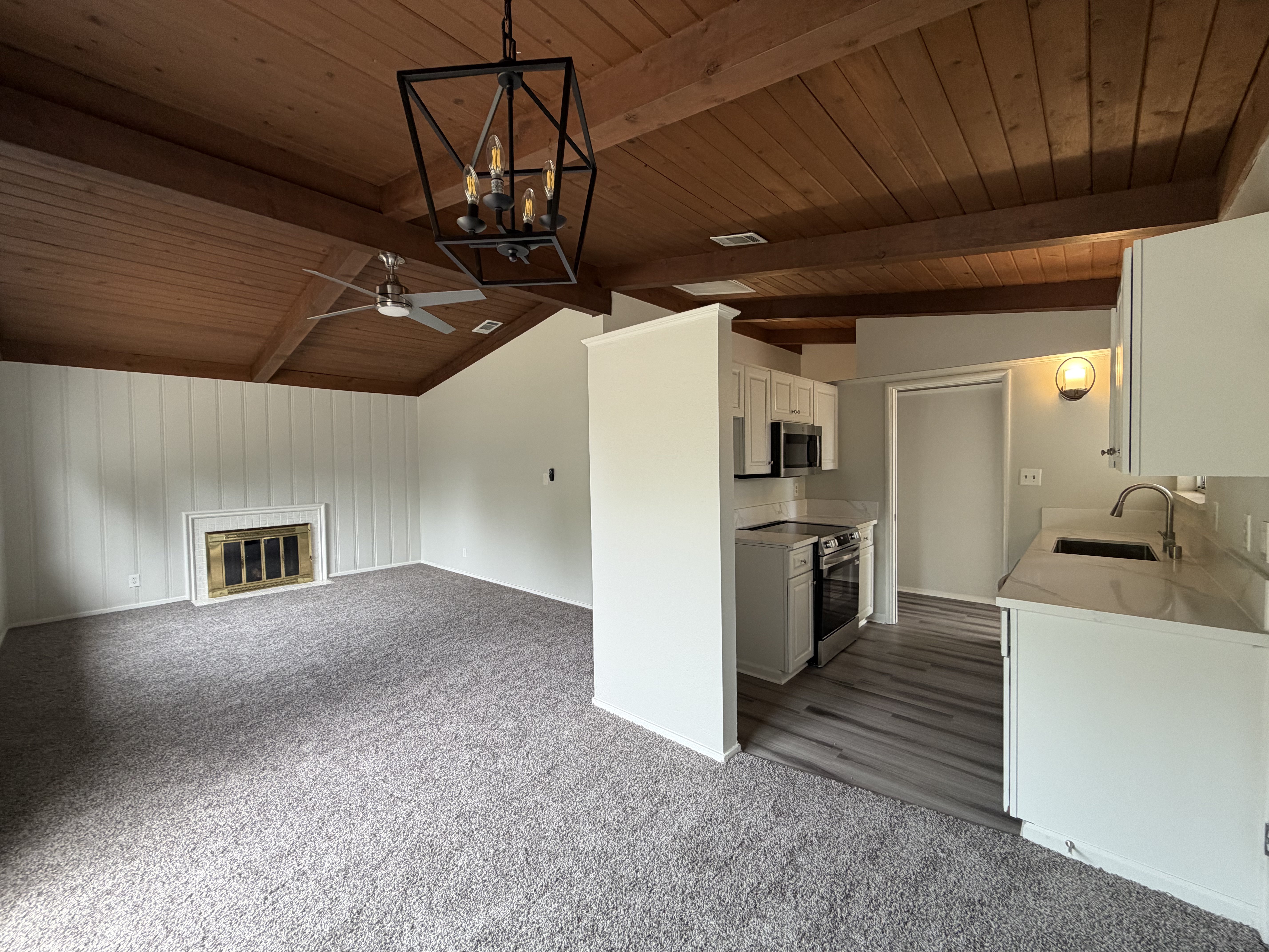 Photo 3 of 21 of 4821 Melvin Dr, Carmichael, CA