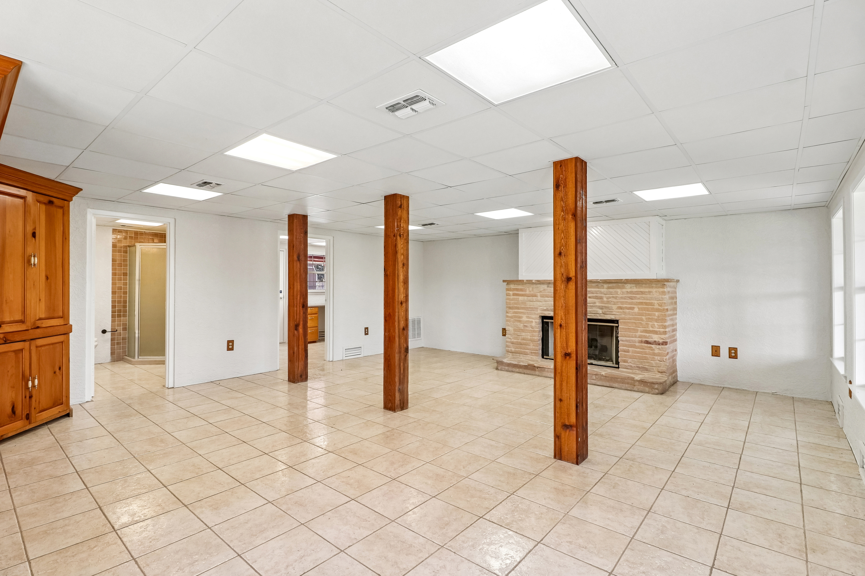 Photo 3 of 47 of 1321 E Zipp Rd, New Braunfels, TX
