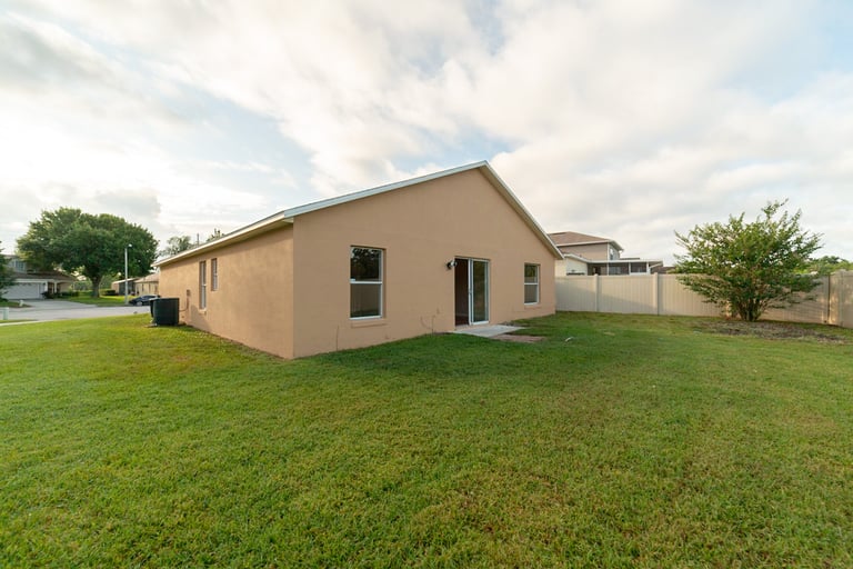 Photo 5 of 18 - 106 London Fog Way, Sanford, FL 32771