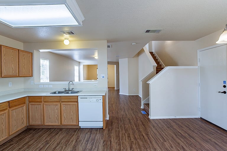 Photo 8 of 21 - 956 Marble Pt, San Antonio, TX 78251