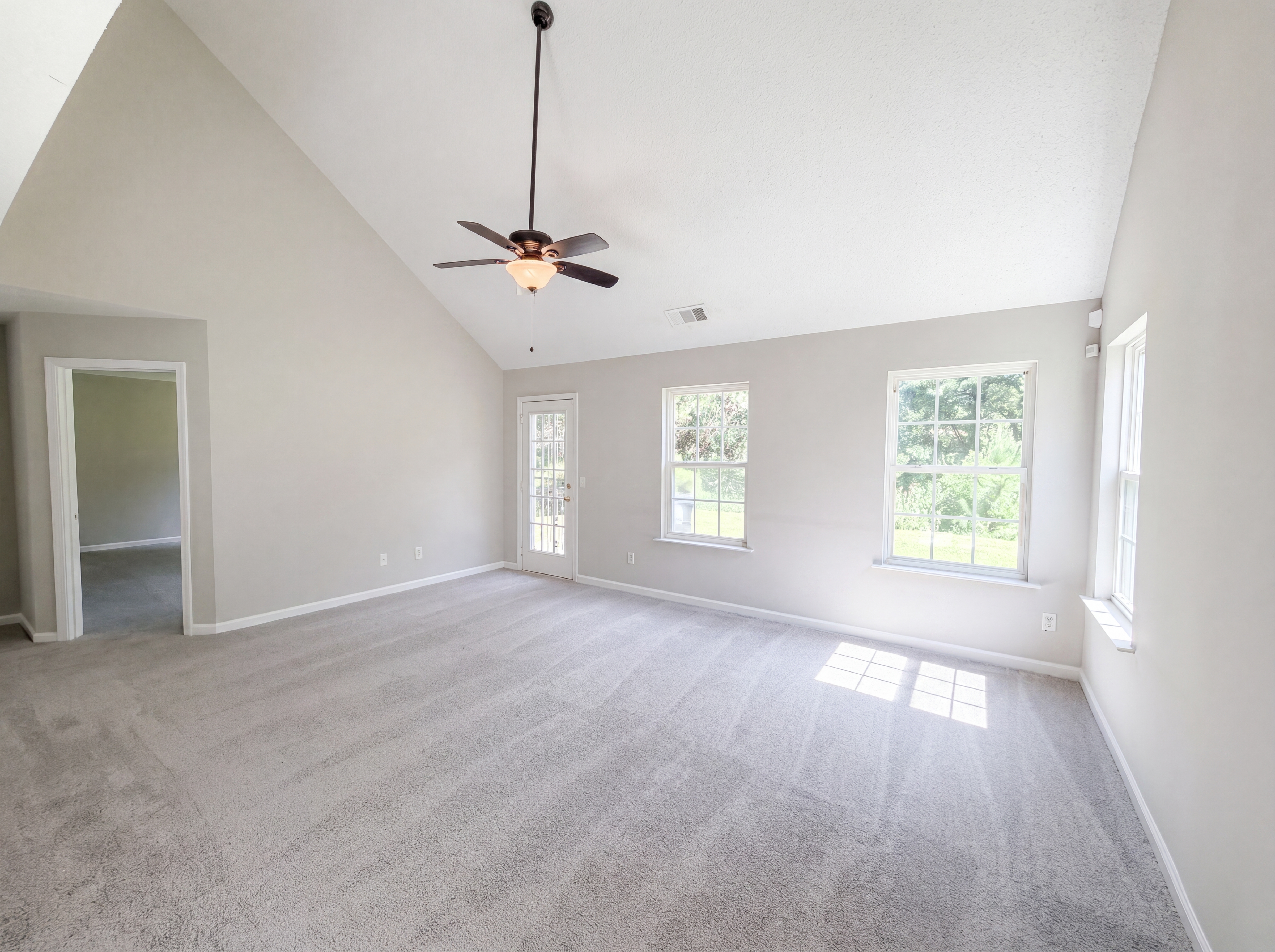 Photo 3 of 23 of 635 Sable View Ln, Atlanta, GA