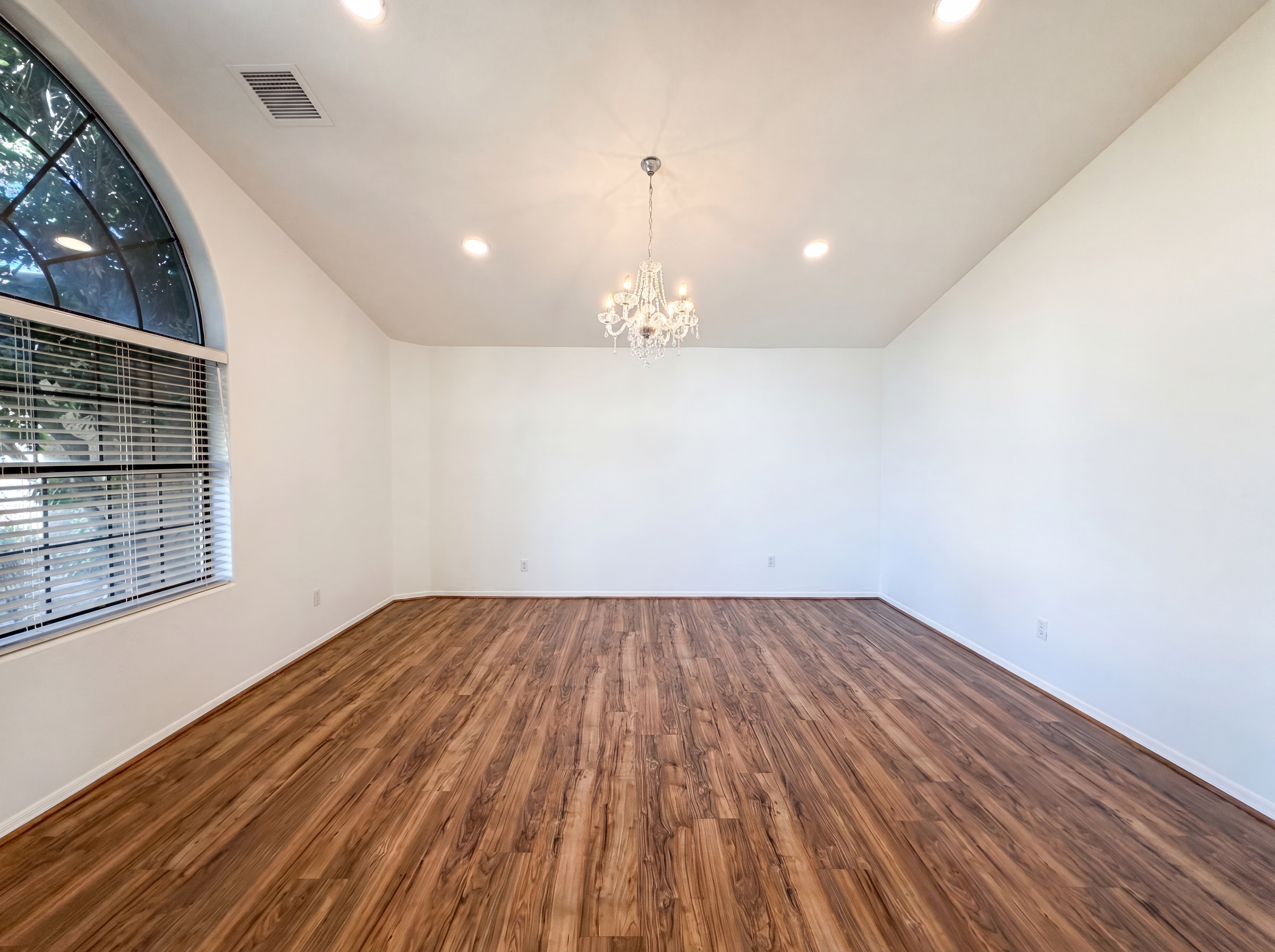 Photo 7 of 25 of 1207 E Clearview Dr, Casa Grande, AZ