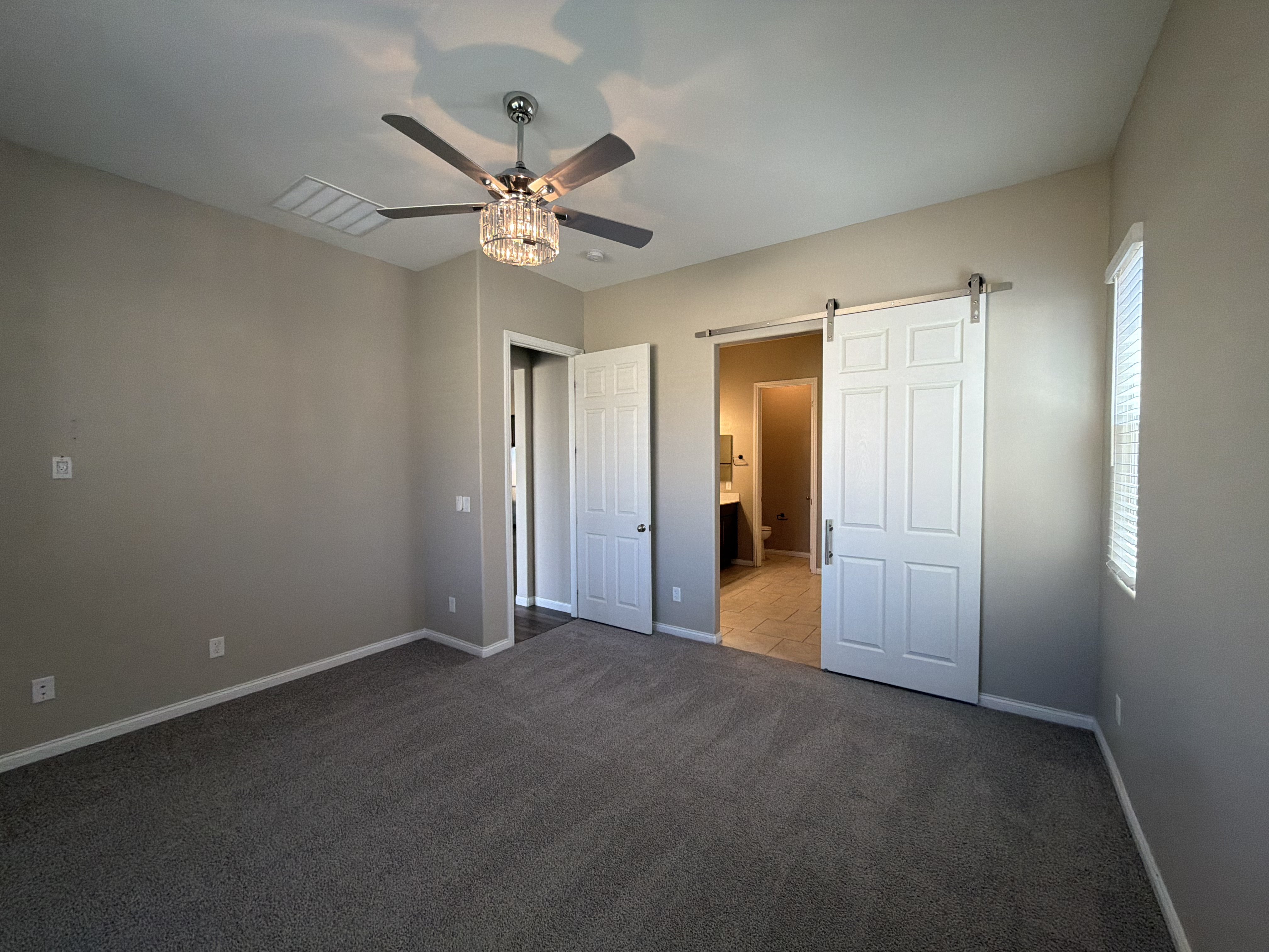 Photo 4 of 34 of 10138 Tamberlaine Ave, Las Vegas, NV