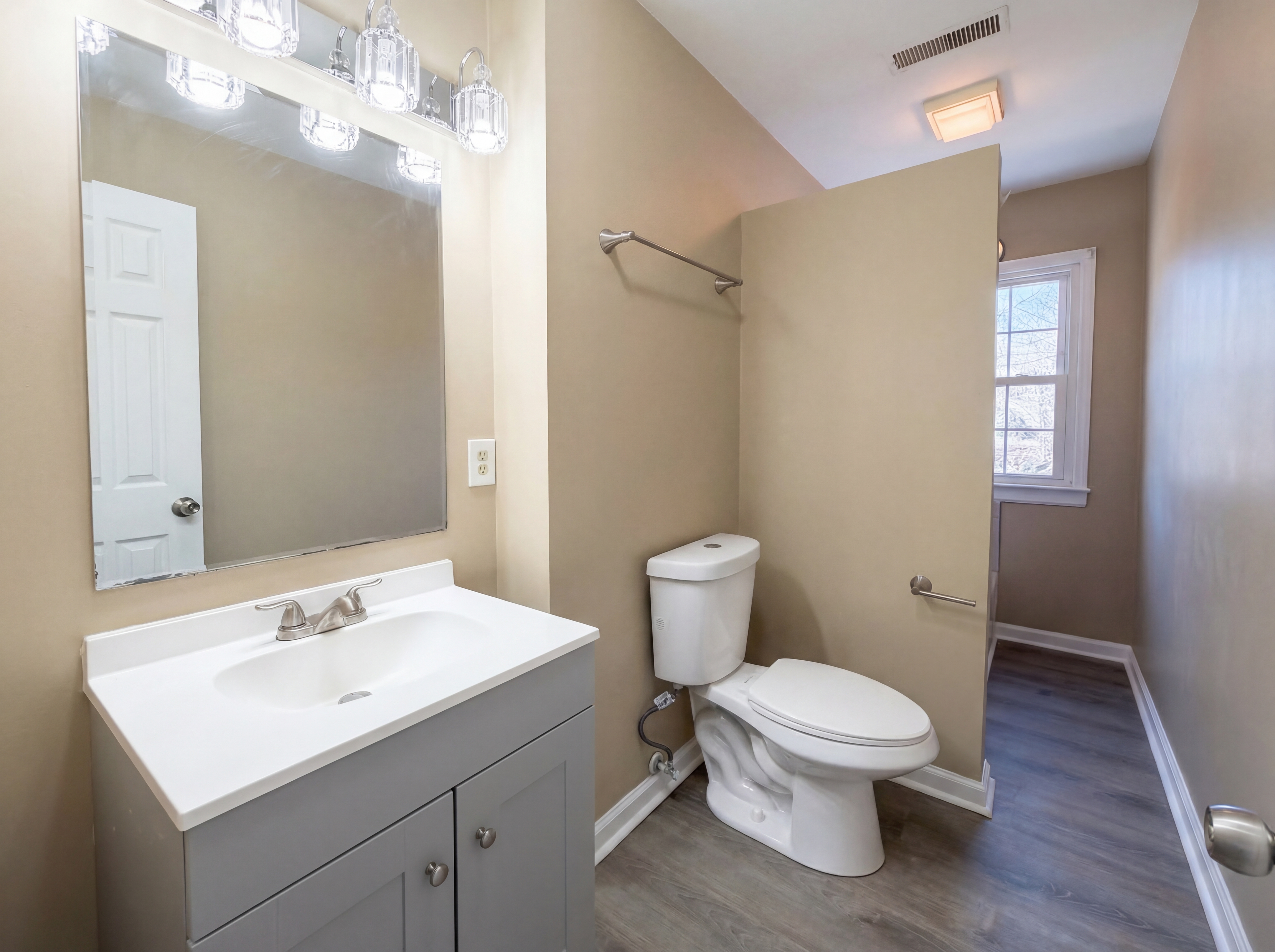 Photo 6 of 23 of 1157 Woodbridge Dr, Clarksville, TN