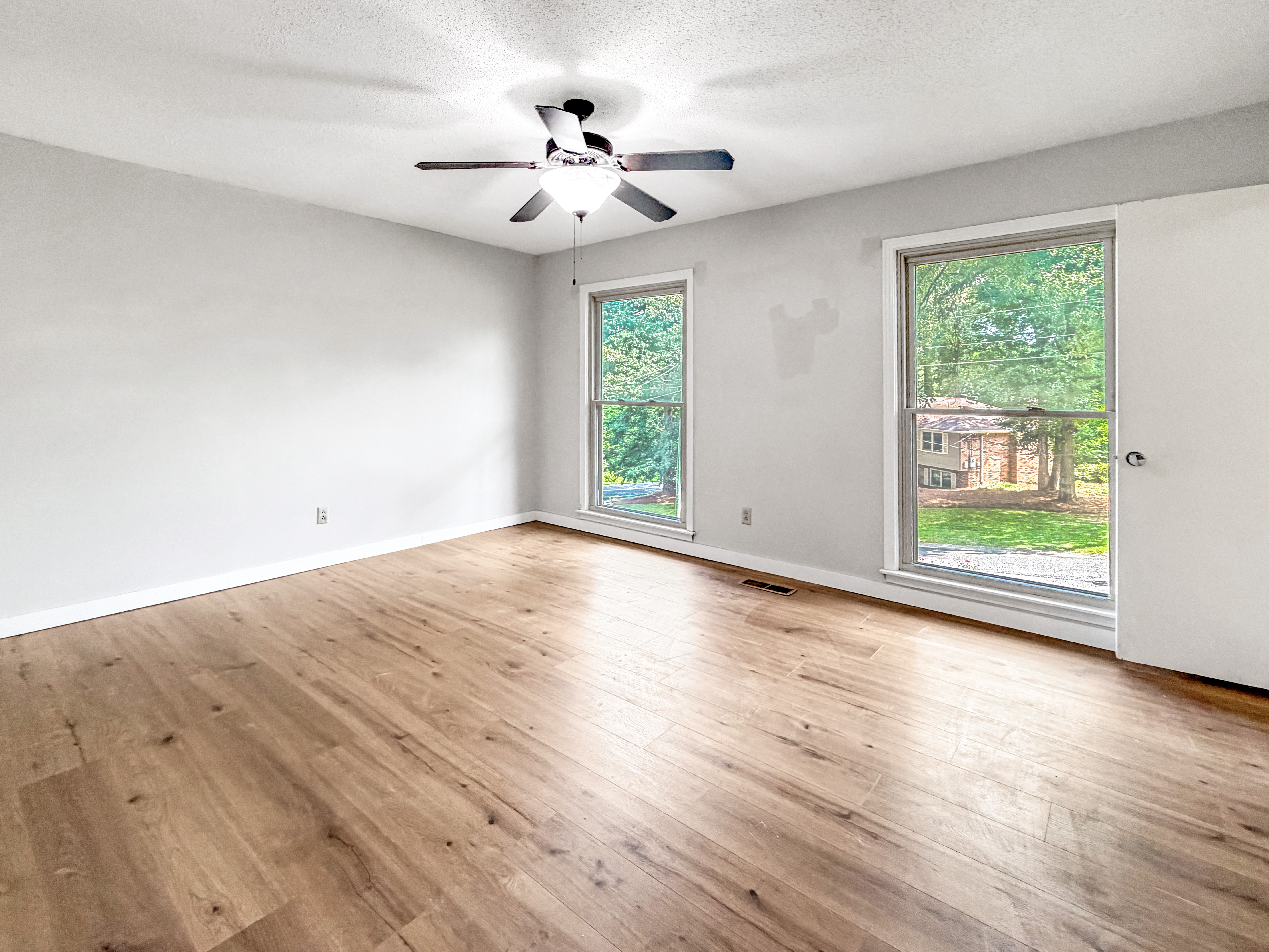 Photo 11 of 24 of 3495 Flintshire Dr, Hoover, AL