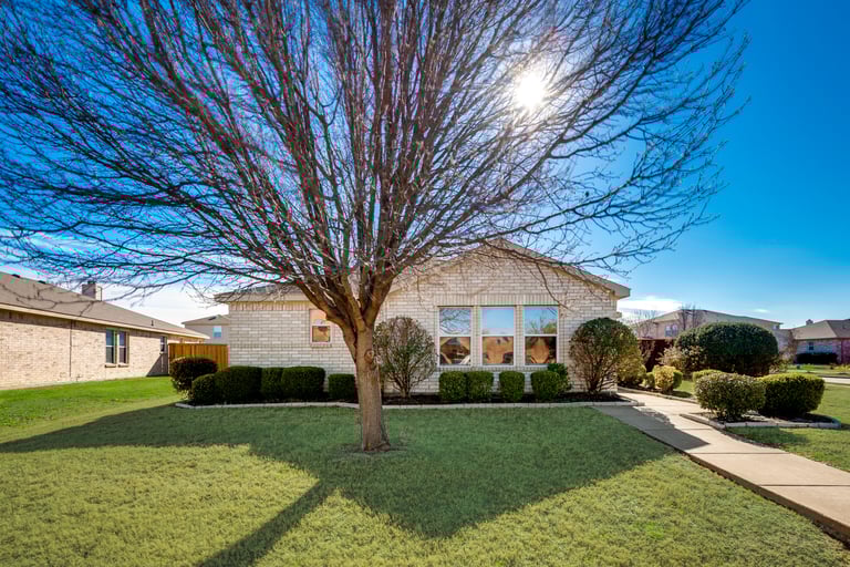 Photo 1 of 30 - 14836 S Spring Ridge Cir, Balch Springs, TX 75180