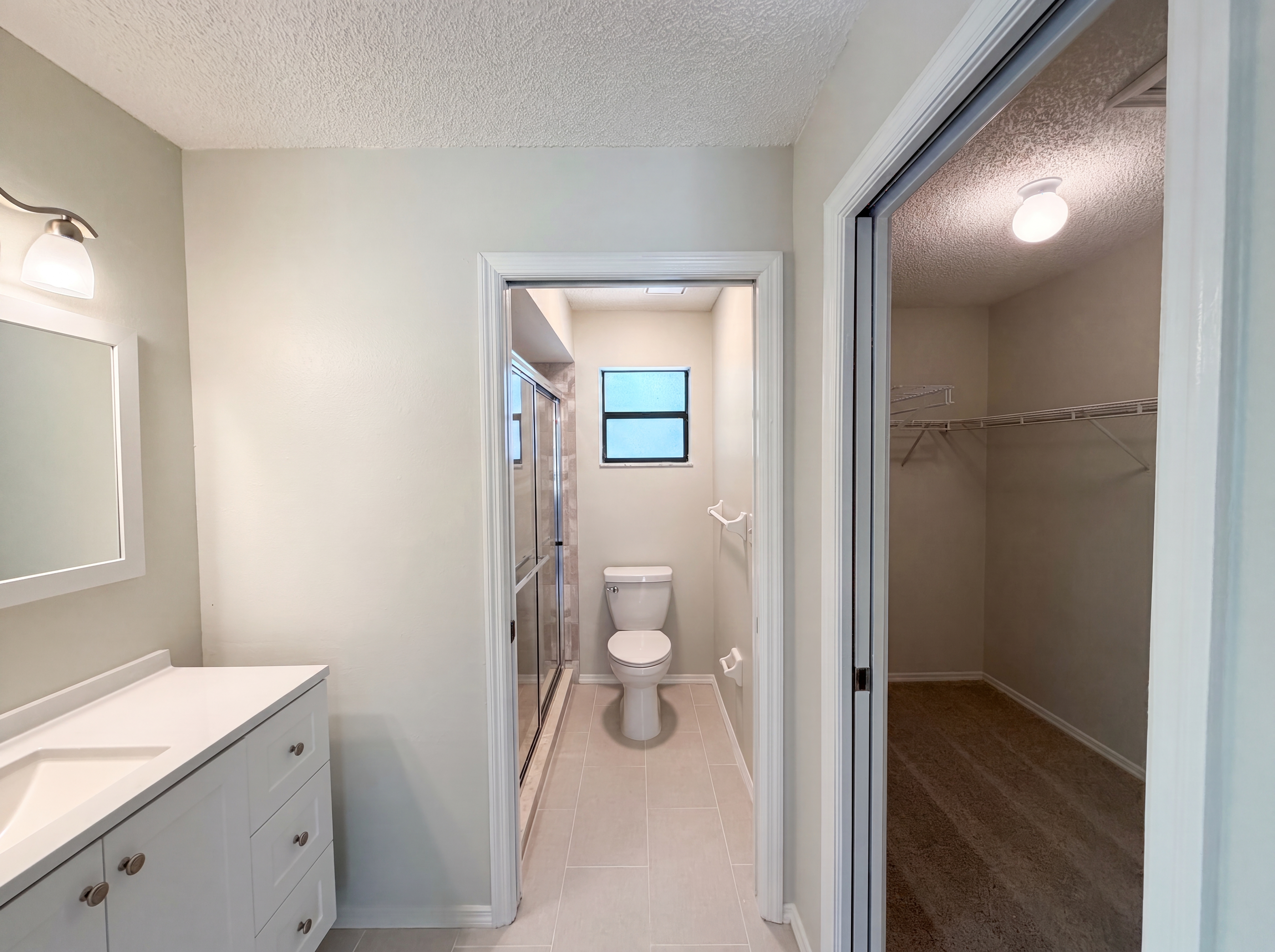 Photo 18 of 21 of 12620 Bay Hill Dr, Grand Island, FL