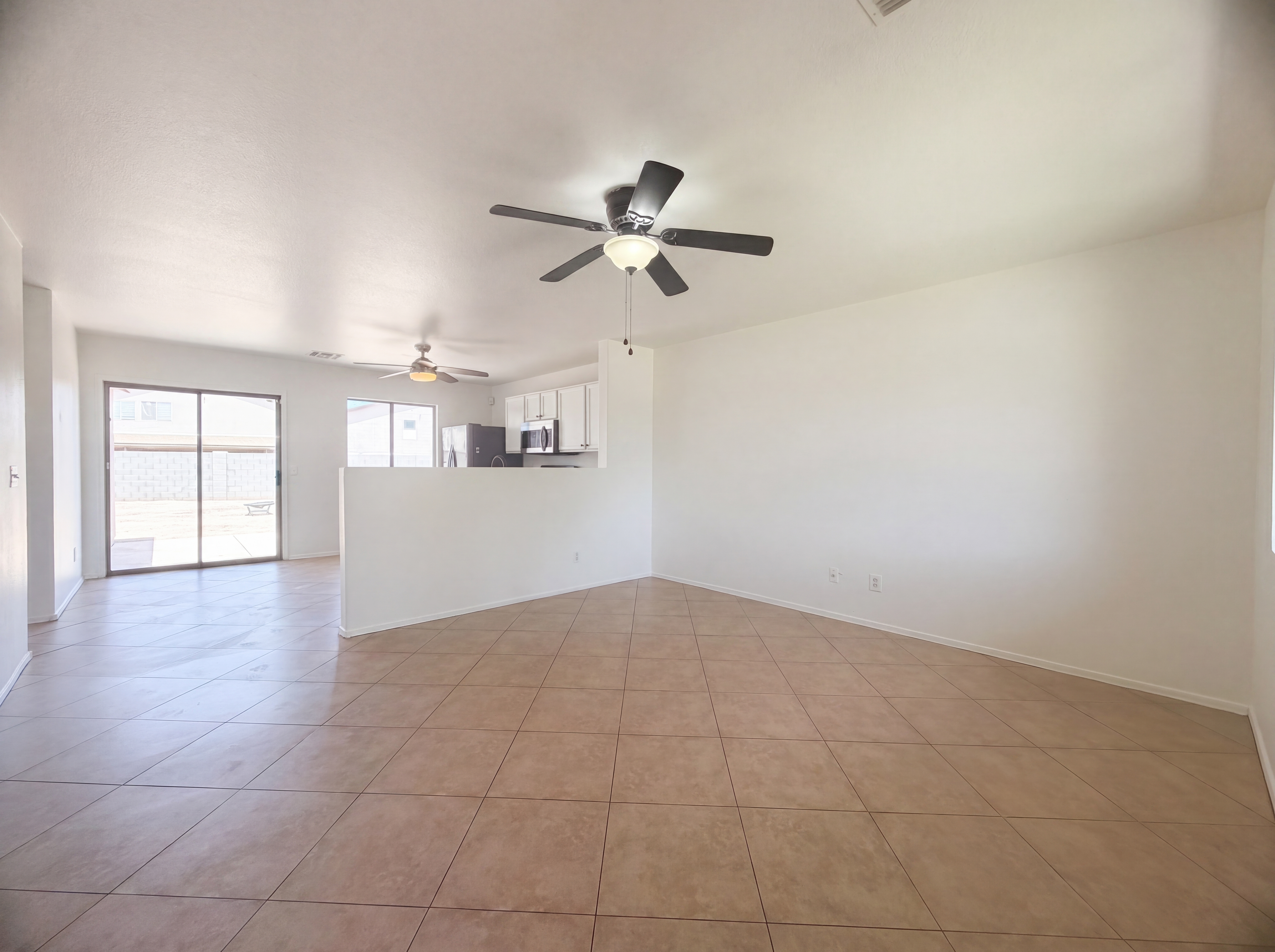 Photo 3 of 17 of 902 E Desert Moon Trl, San Tan Valley, AZ