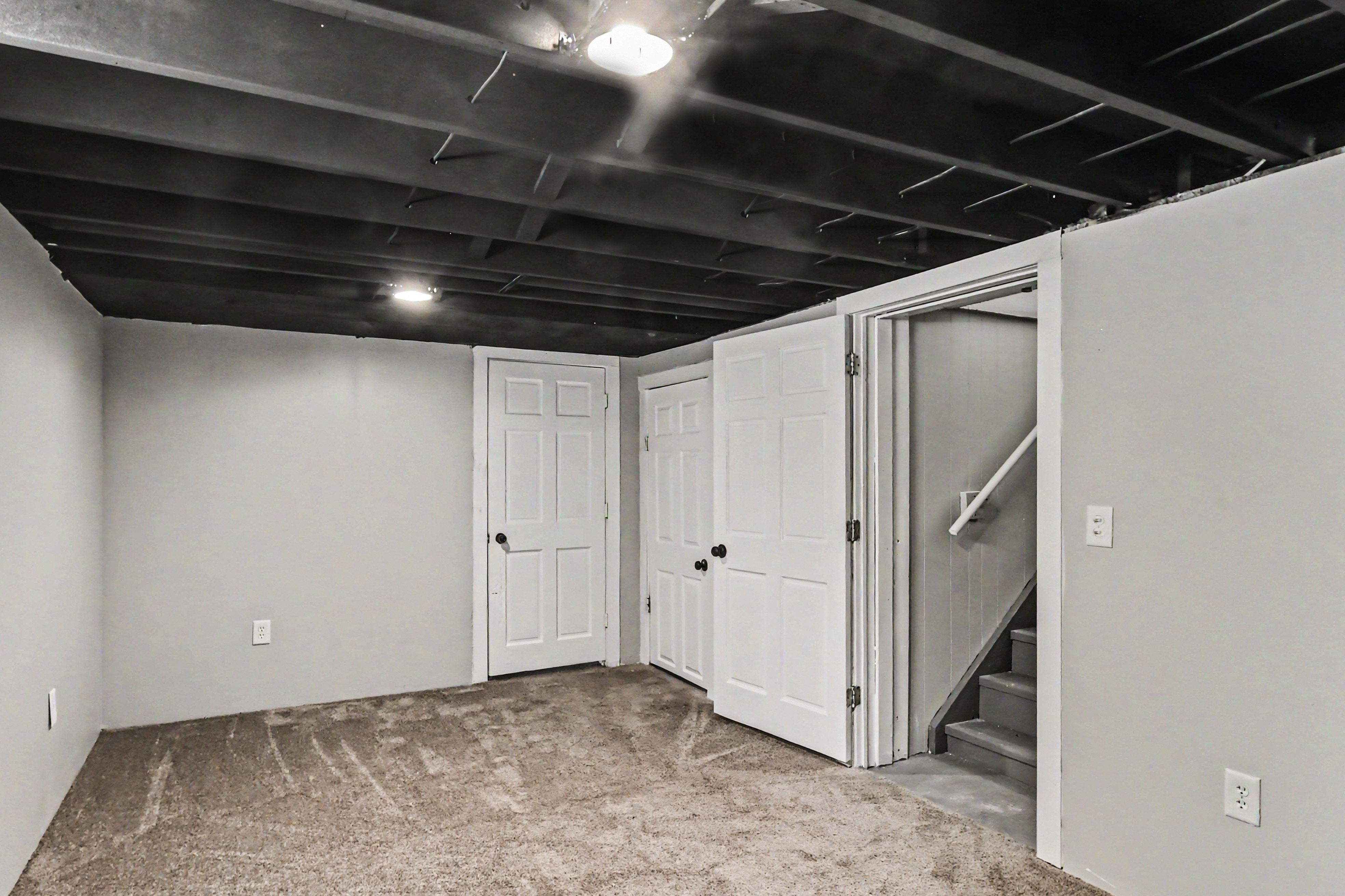 Photo 17 of 20 of 502 Carrier St, Lansing, MI
