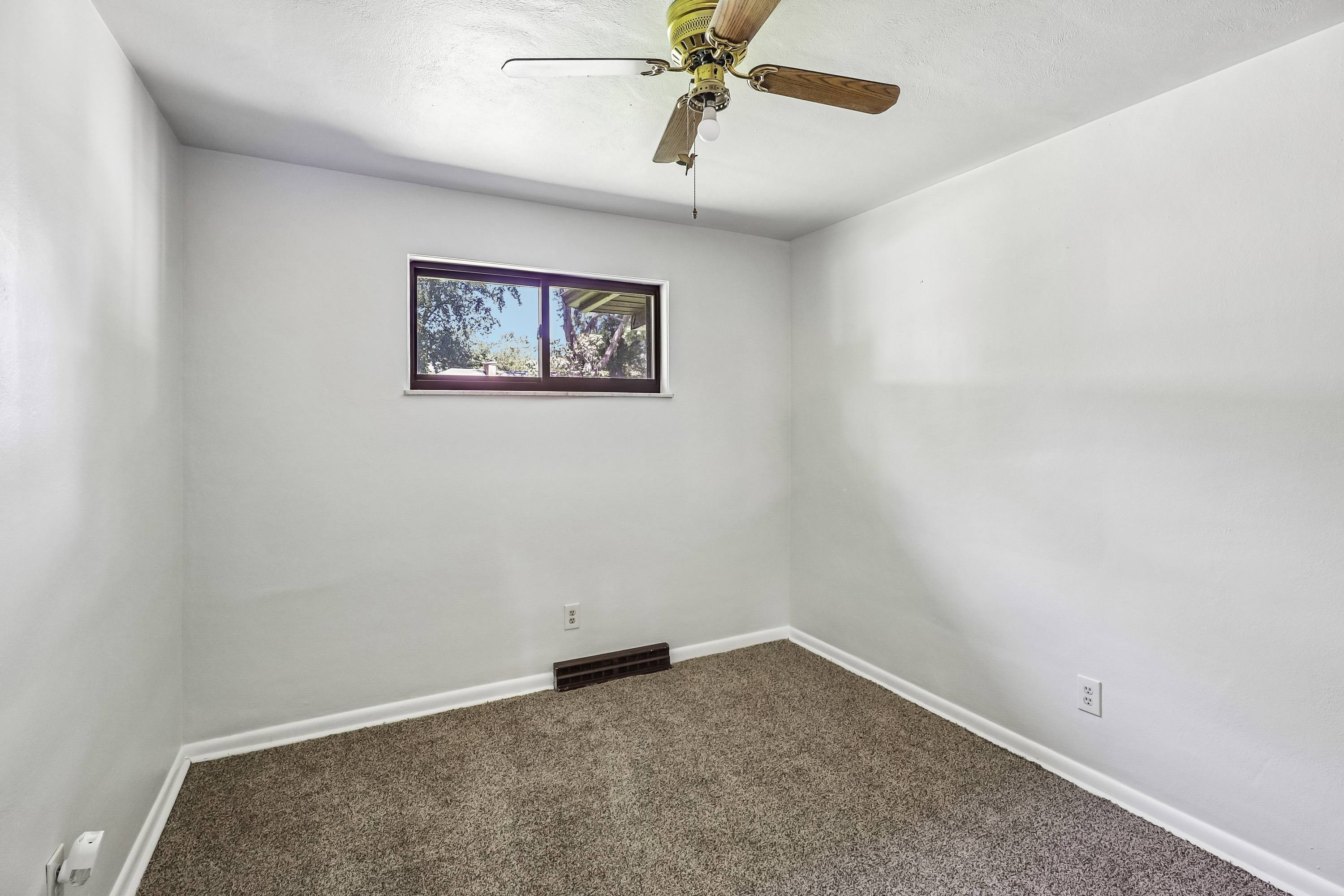 Photo 4 of 42 of 4071 Carondelet Dr, Dayton, OH