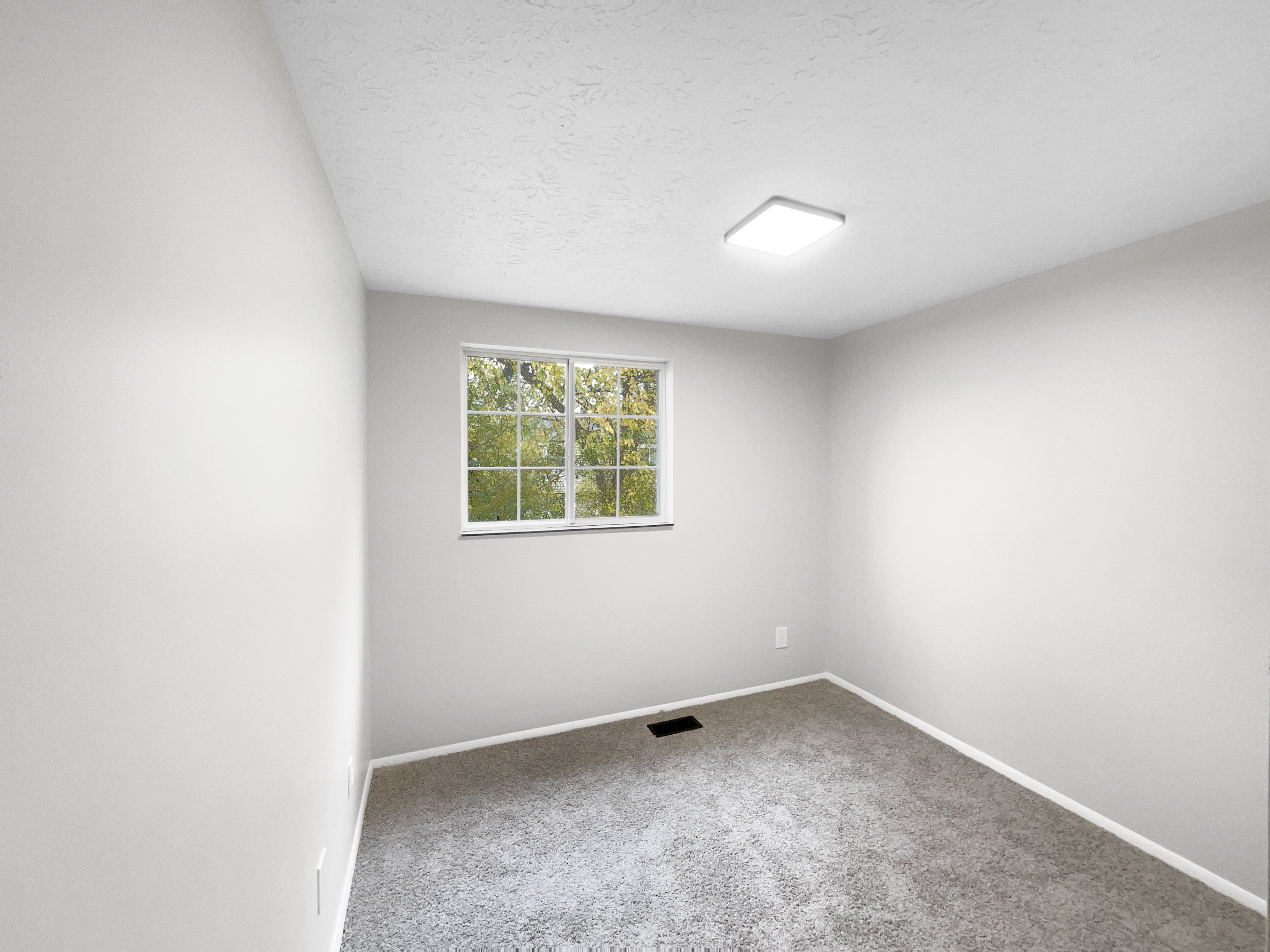 Photo 11 of 22 of 2898 Mossy Brink Ct, Maineville, OH