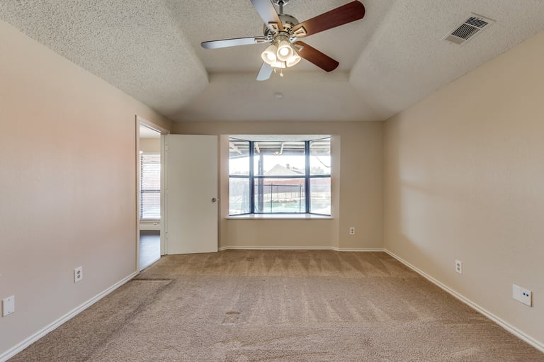 Photo 18 of 36 - 2218 Carmel Dr, Carrollton, TX 75006