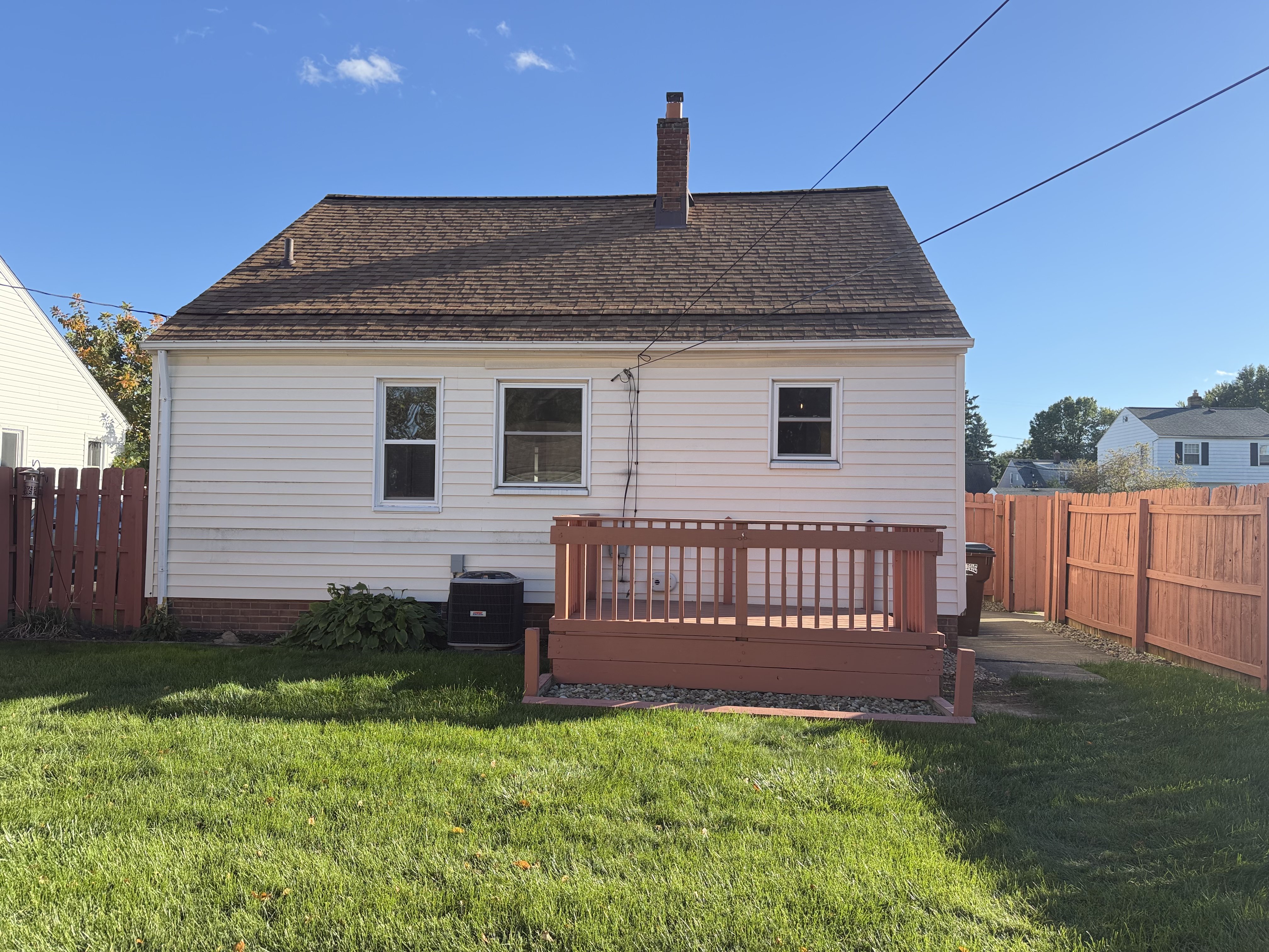 Photo 5 of 40 of 6608 Charles Ave, Parma, OH