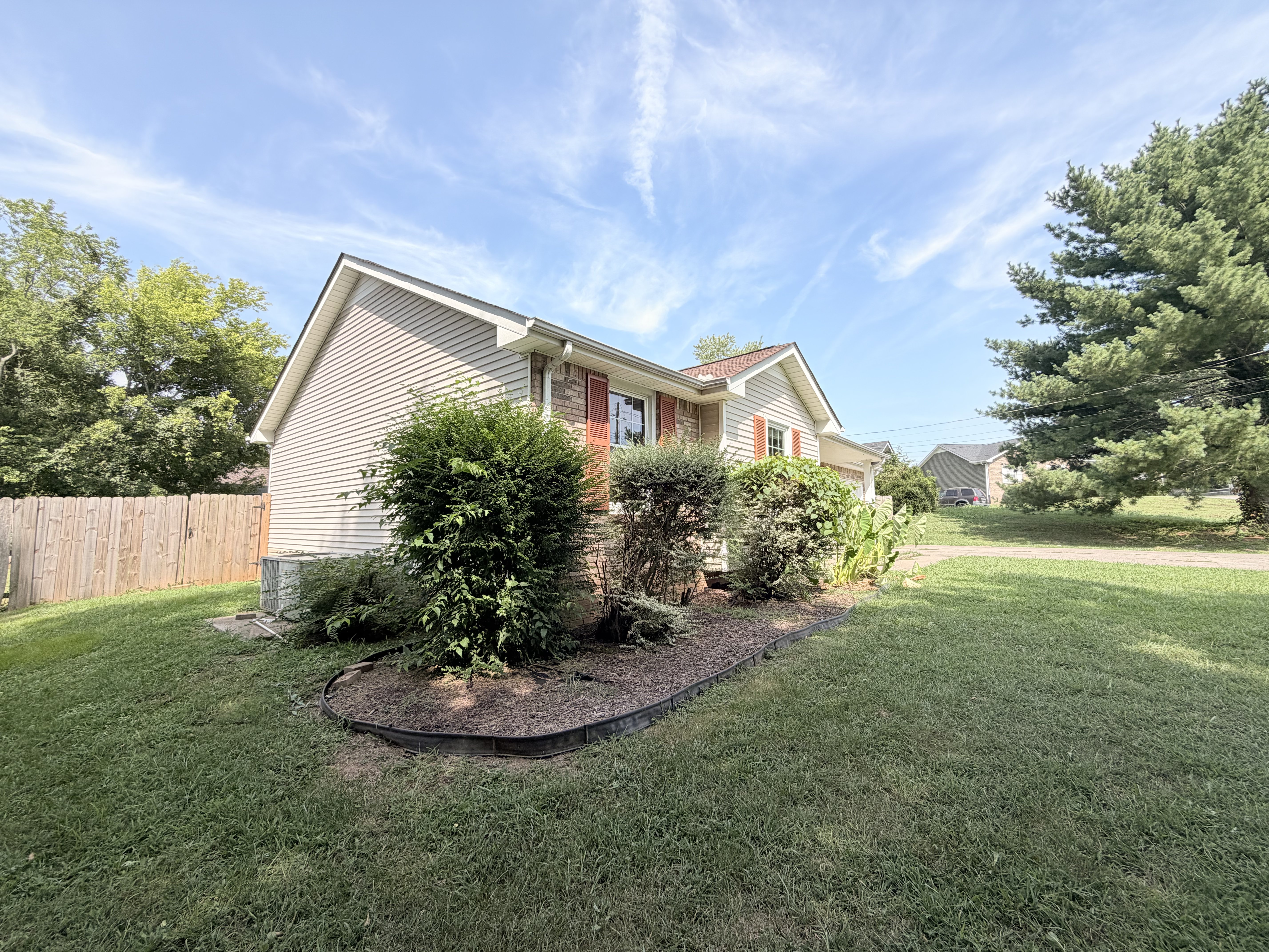 Photo 14 of 18 of 1227 Crystal Dr, Clarksville, TN