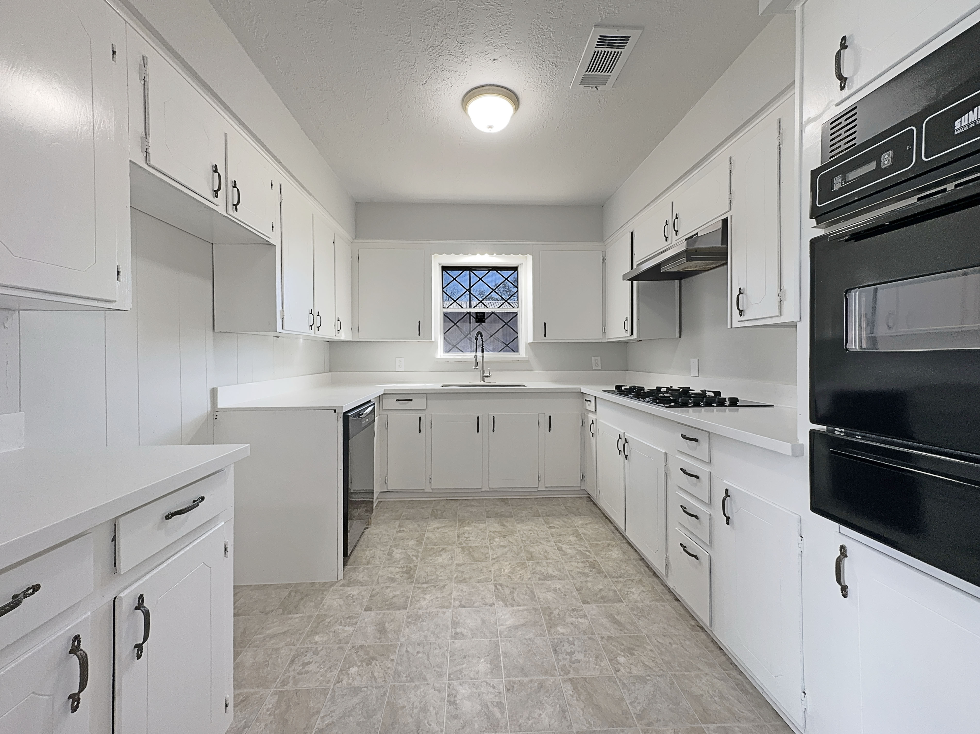 Photo 2 of 18 of 15311 Woodforest Blvd, Channelview, TX