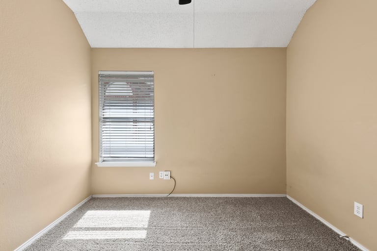 Photo 6 of 26 - 5028 San Jacinto Dr, Haltom City, TX 76137