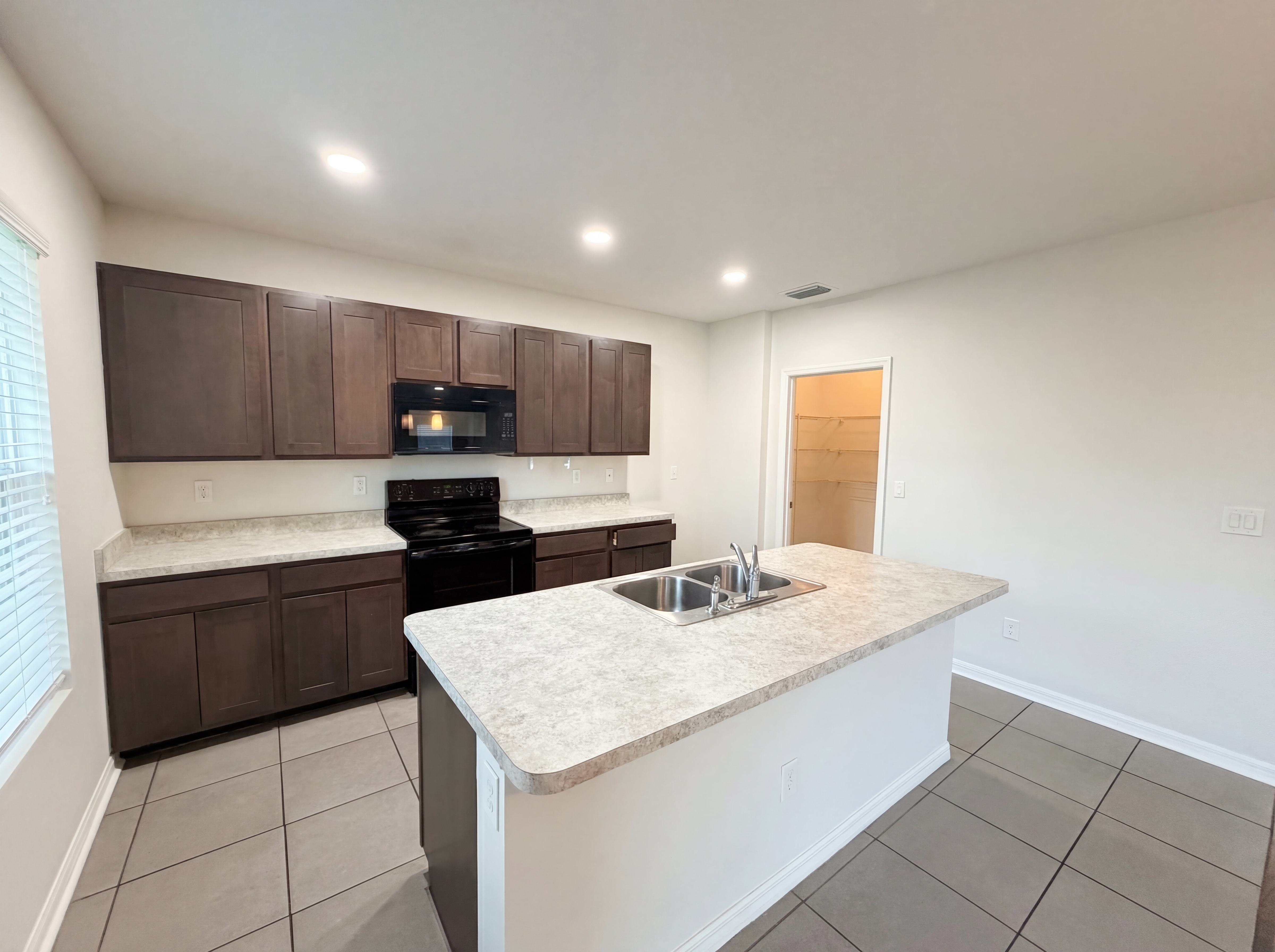 Photo 10 of 34 of 35687 Hillbrook Ave, Zephyrhills, FL