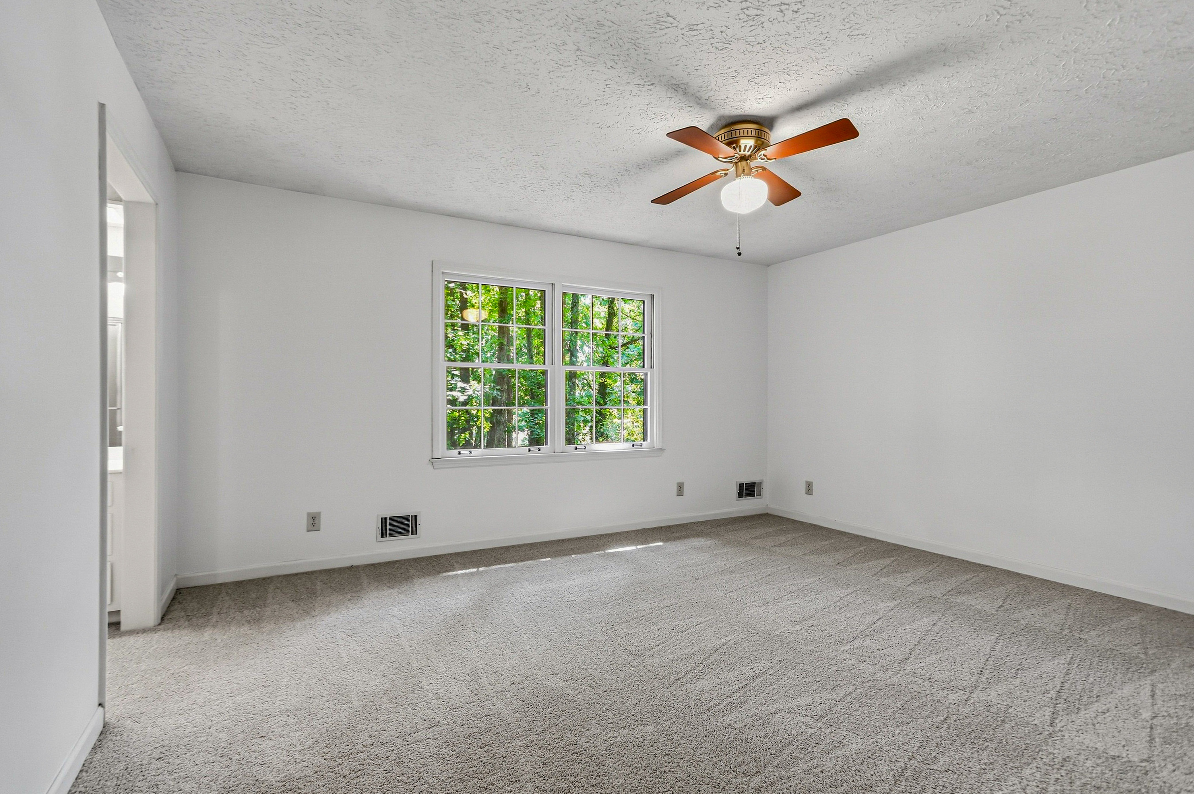 Photo 11 of 30 of 585 Buckeye Cir SE, Conyers, GA