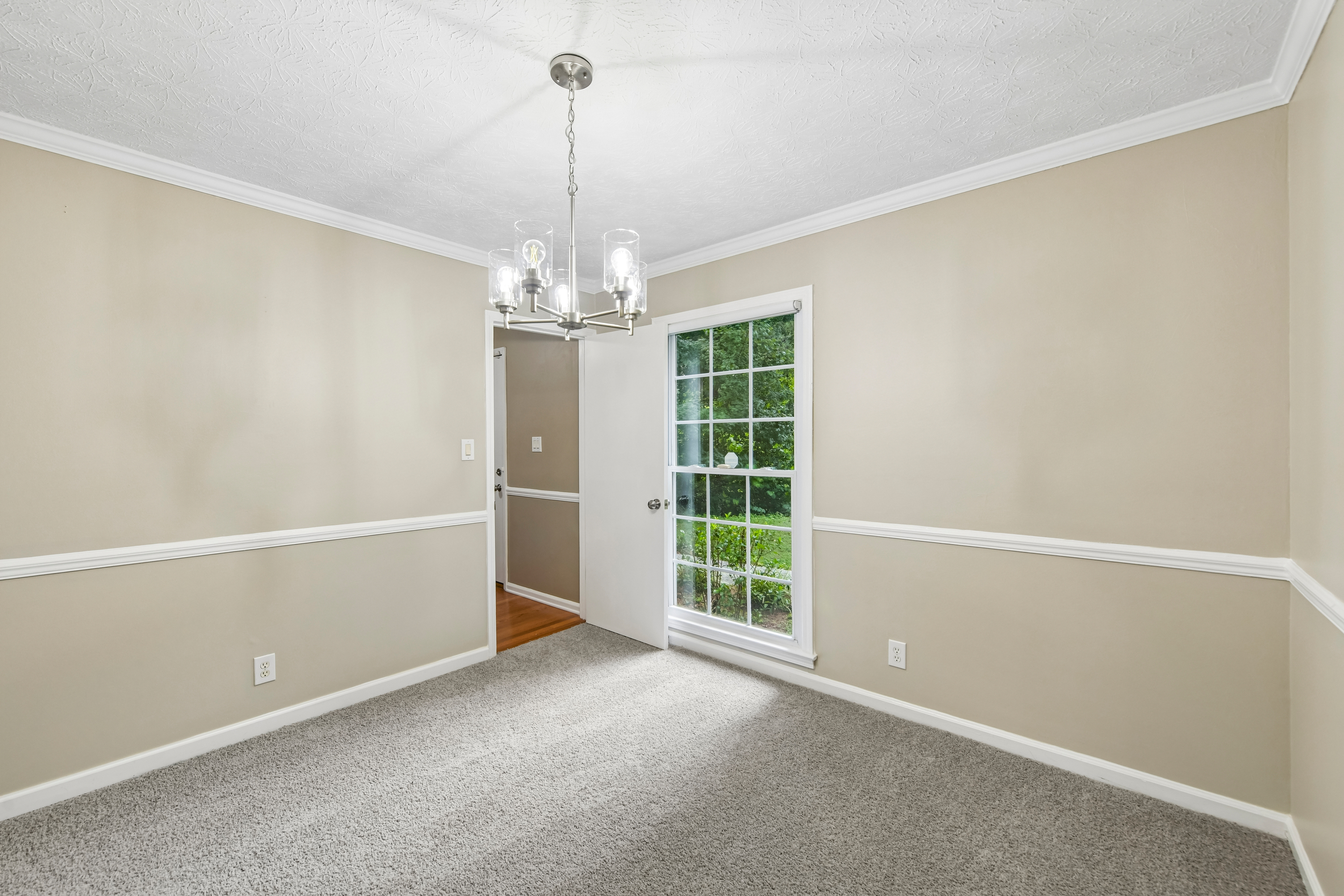 Photo 19 of 38 of 714 Continental Dr, Lawrenceville, GA