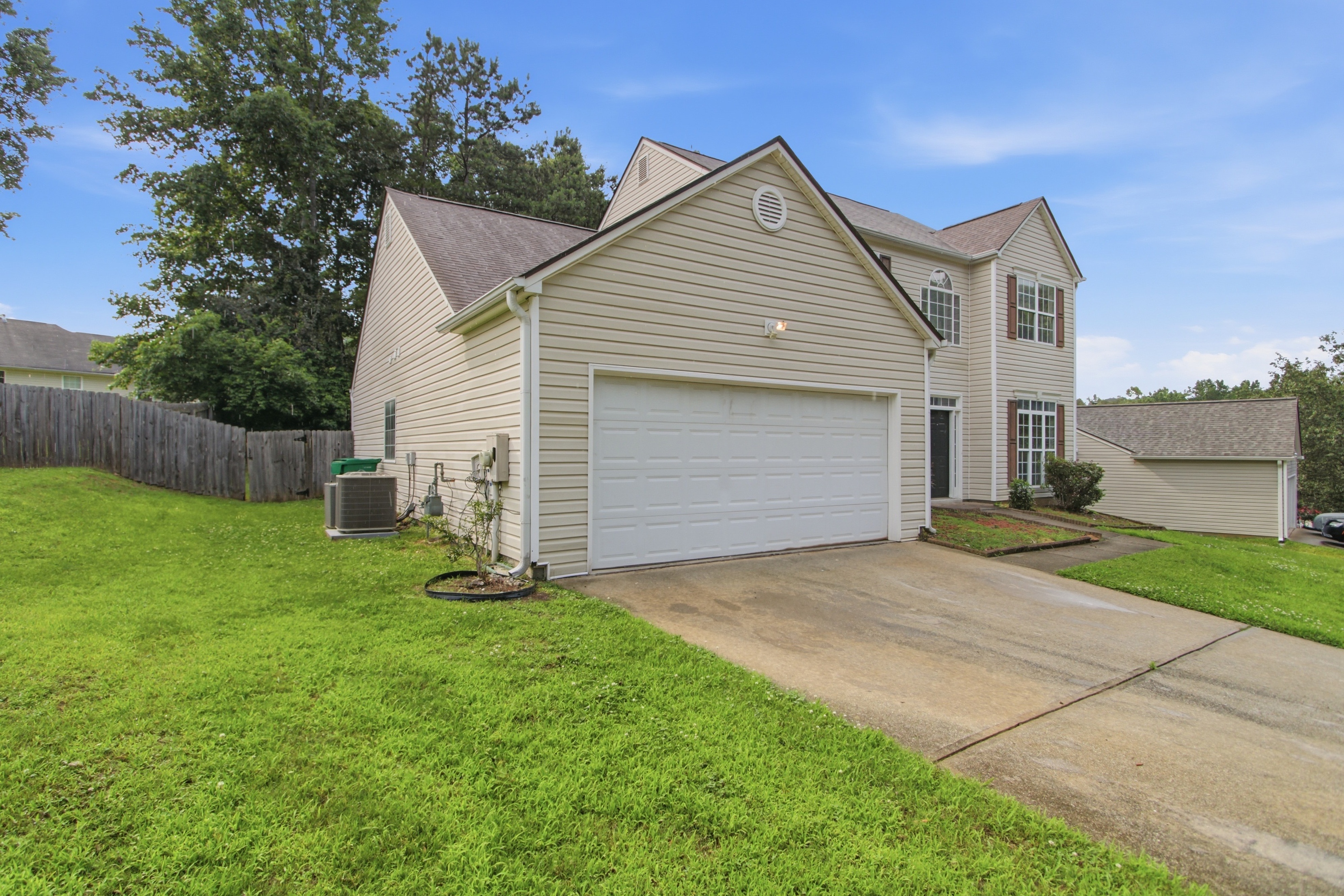 Photo 20 of 55 of 835 Shadow Lake Dr, Lithonia, GA
