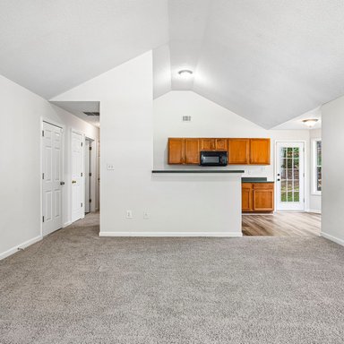 Property photo 3 of 7121 Ravenwood Ln