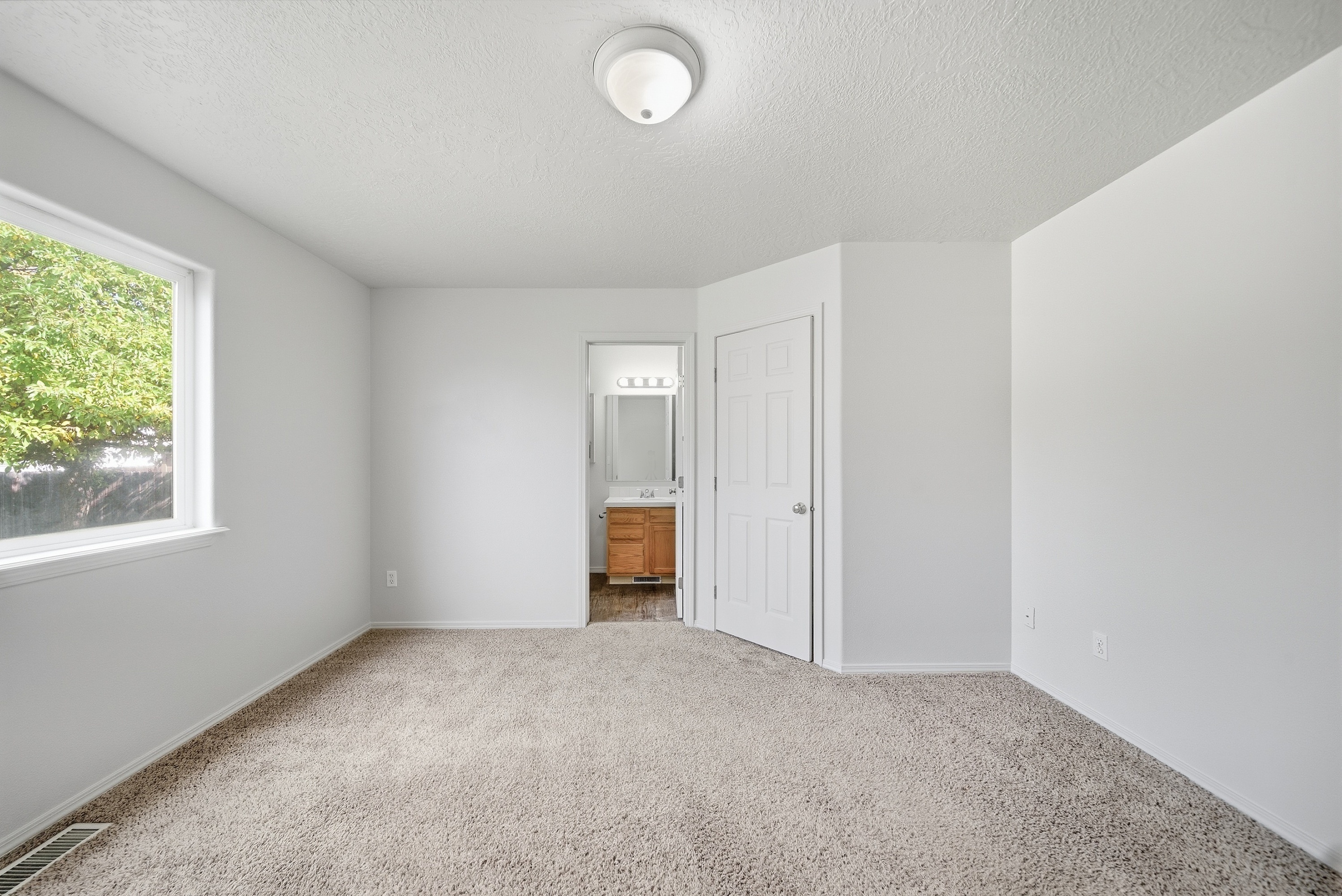 Photo 11 of 27 of 12522 W Camas Dr, Boise, ID