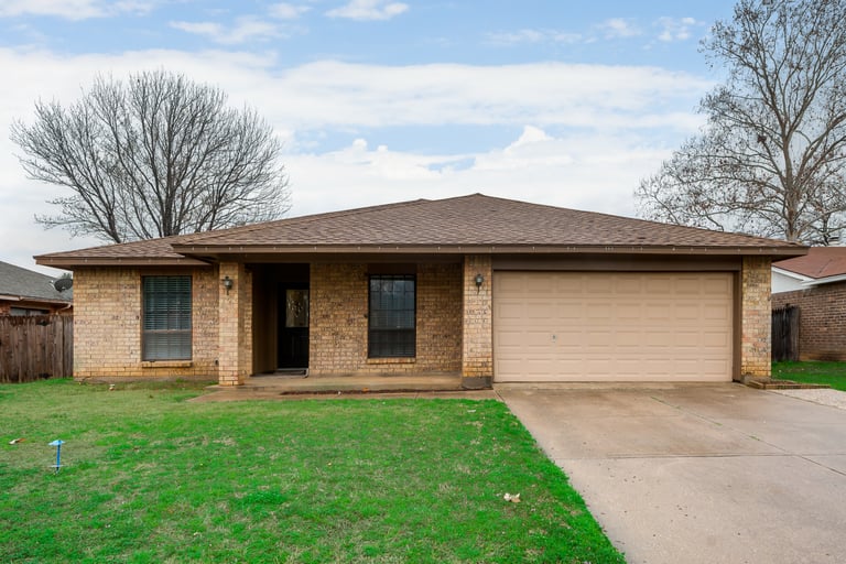 Photo 31 of 33 - 2925 Beachtree Ln, Bedford, TX 76021