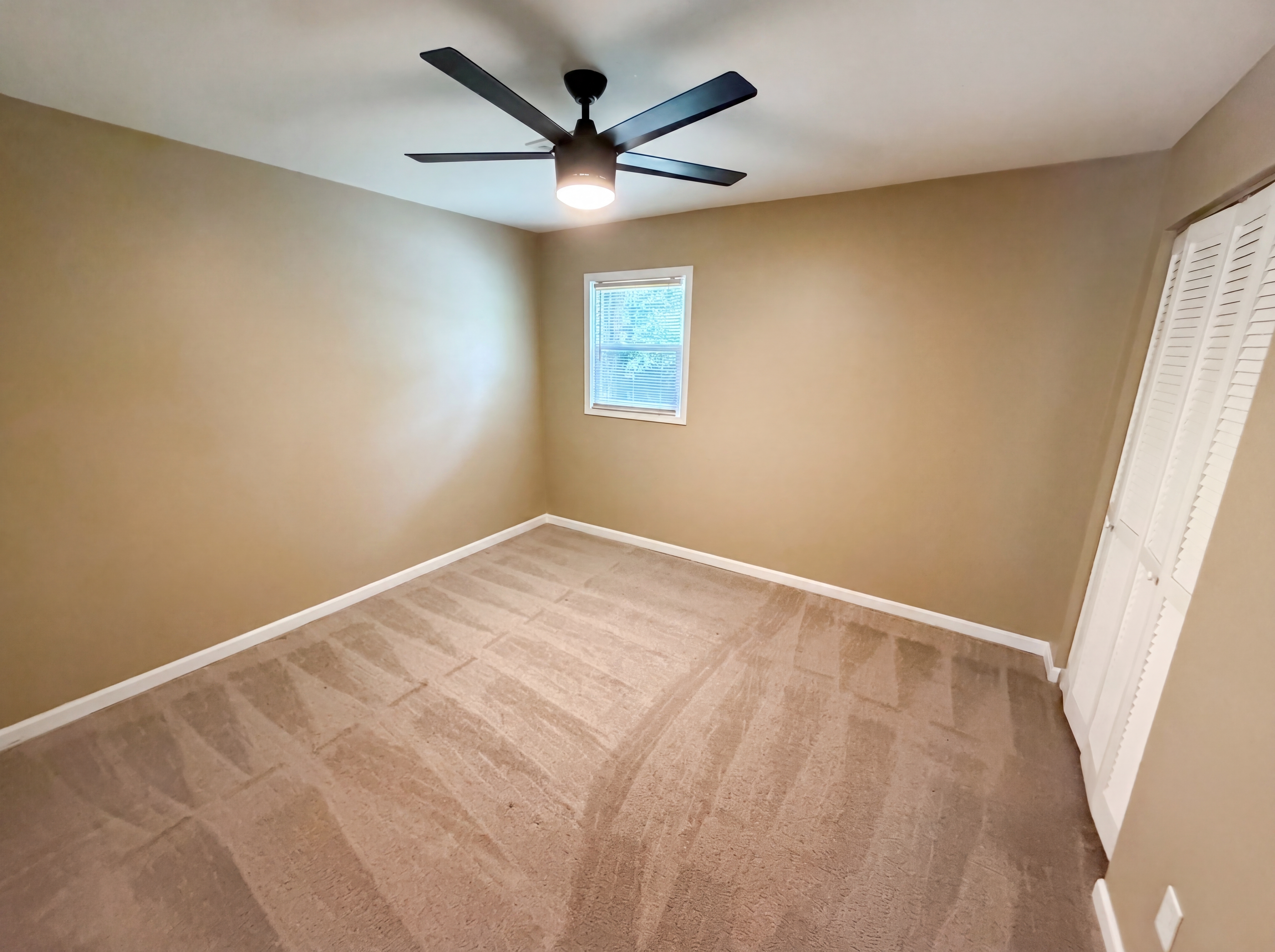 Photo 16 of 38 of 1772 Huntingford Dr, Marietta, GA