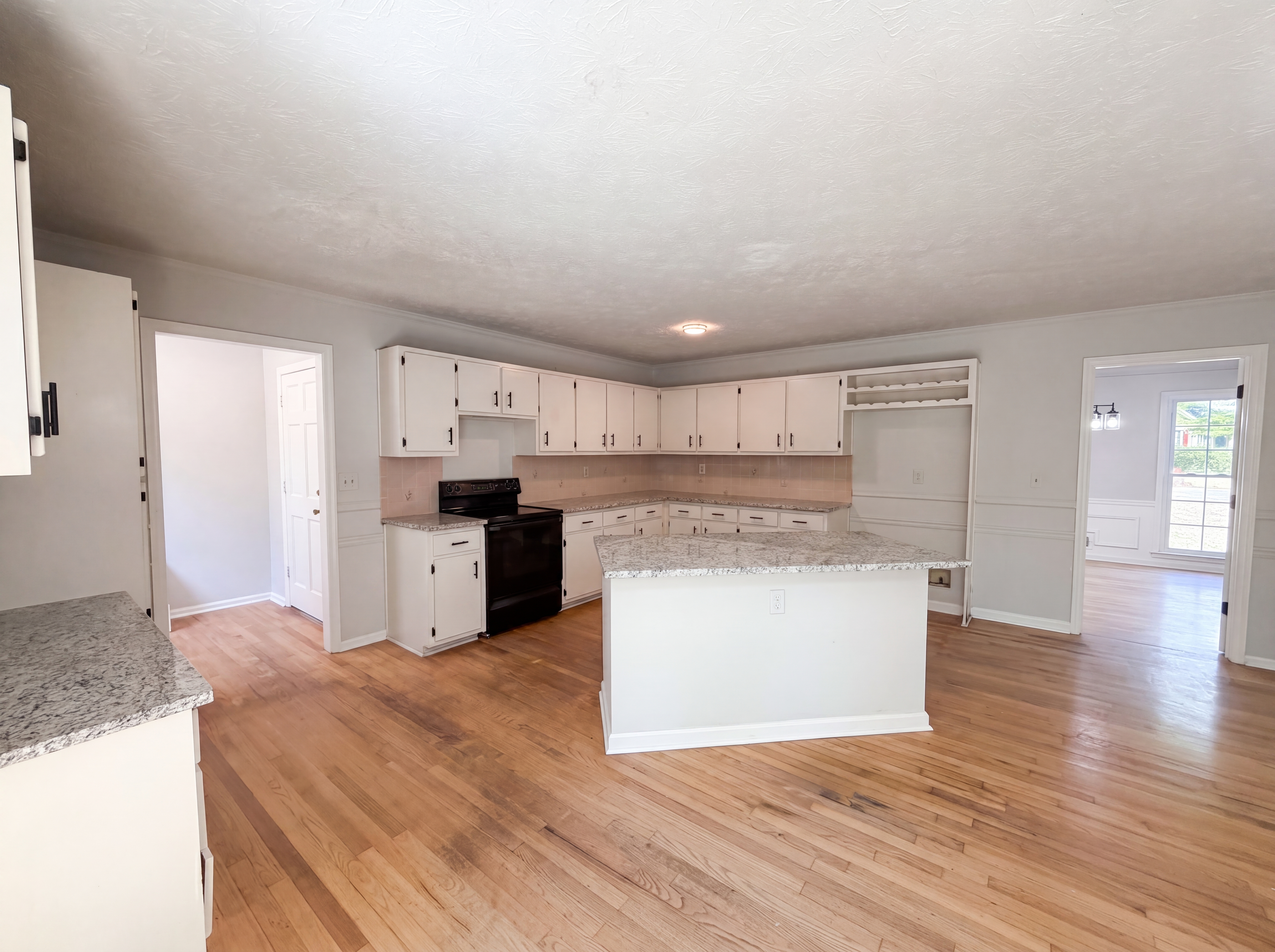 Photo 15 of 22 of 1033 Chestnut Hill Cir SW, Marietta, GA