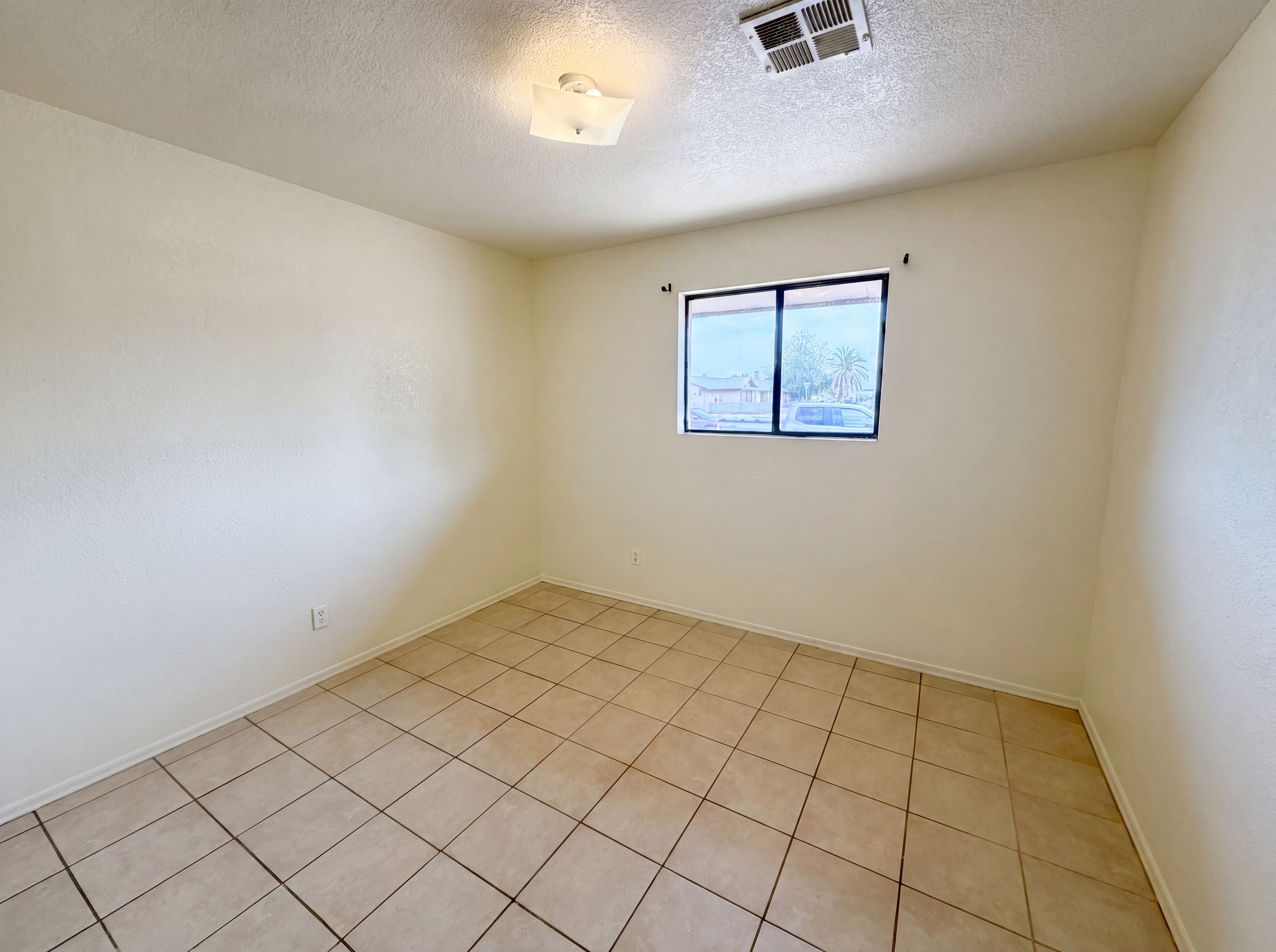 Photo 11 of 19 of 4636 N 67th Ave, Phoenix, AZ