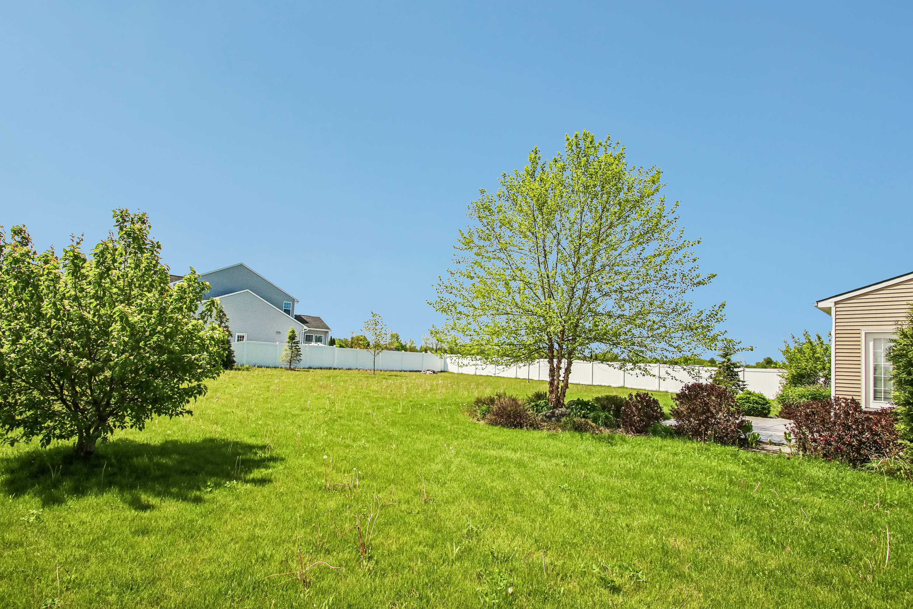 Photo 33 of 48 of 6007 Amber Dr, Farmington, NY