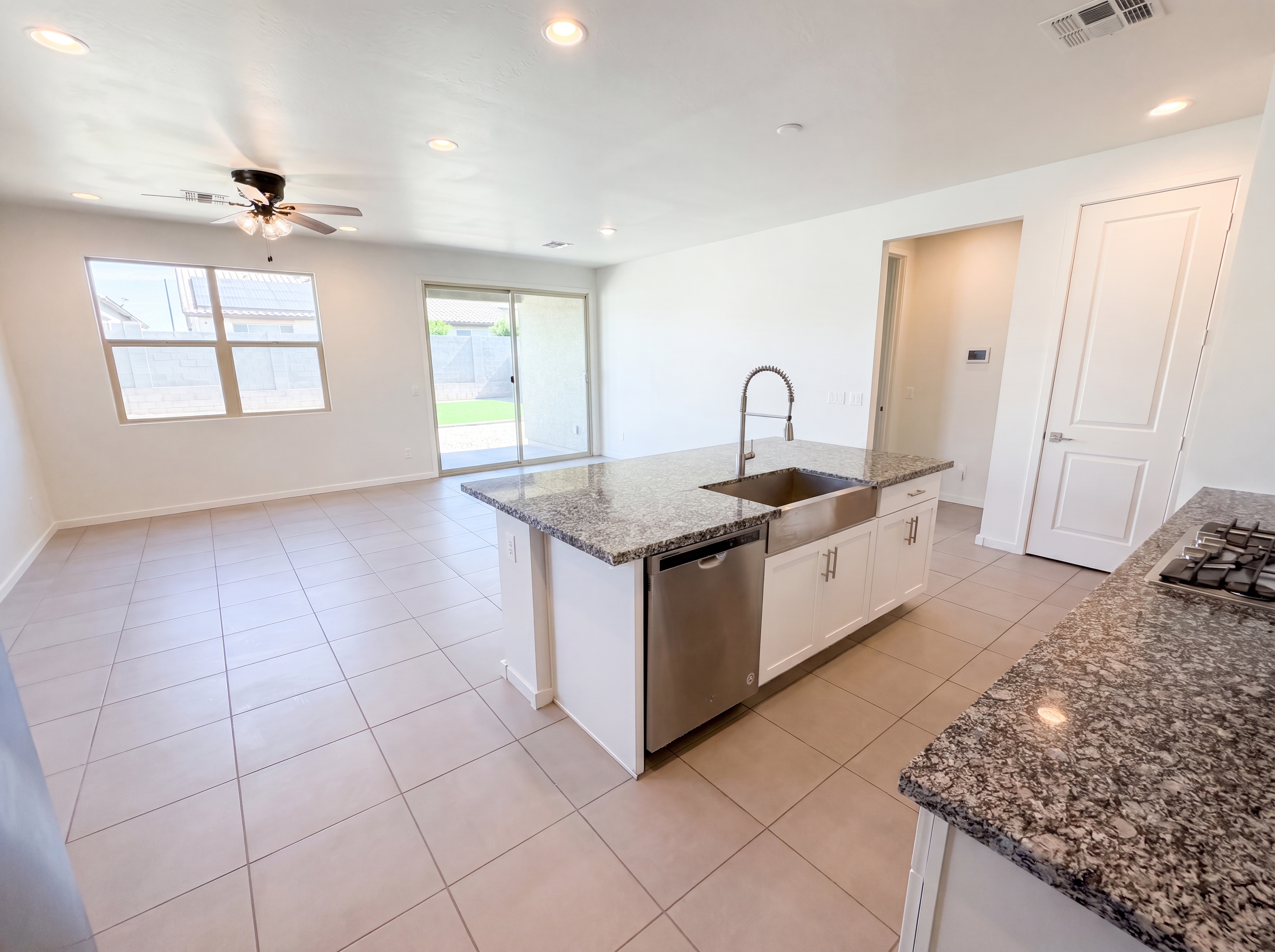 Photo 11 of 25 of 17722 W Pinnacle Vista Dr, Surprise, AZ