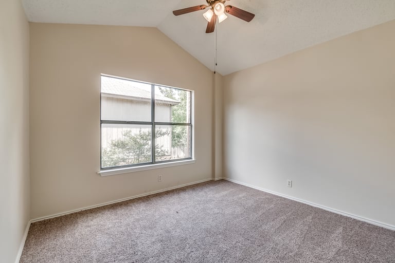 Photo 18 of 24 - 9746 Quiet Lk, San Antonio, TX 78254