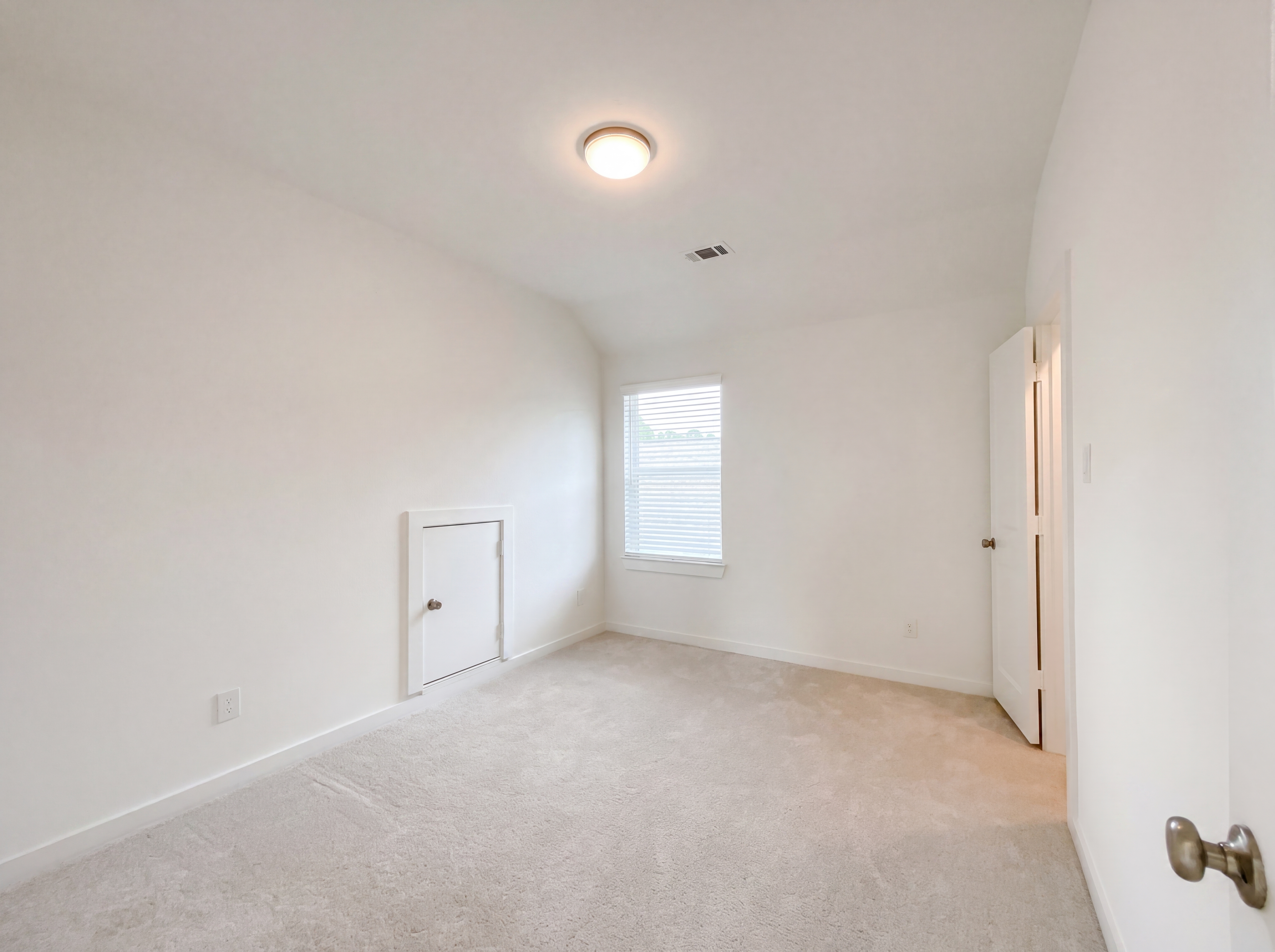 Photo 13 of 19 of 118 Neches Nook Ct, Conroe, TX