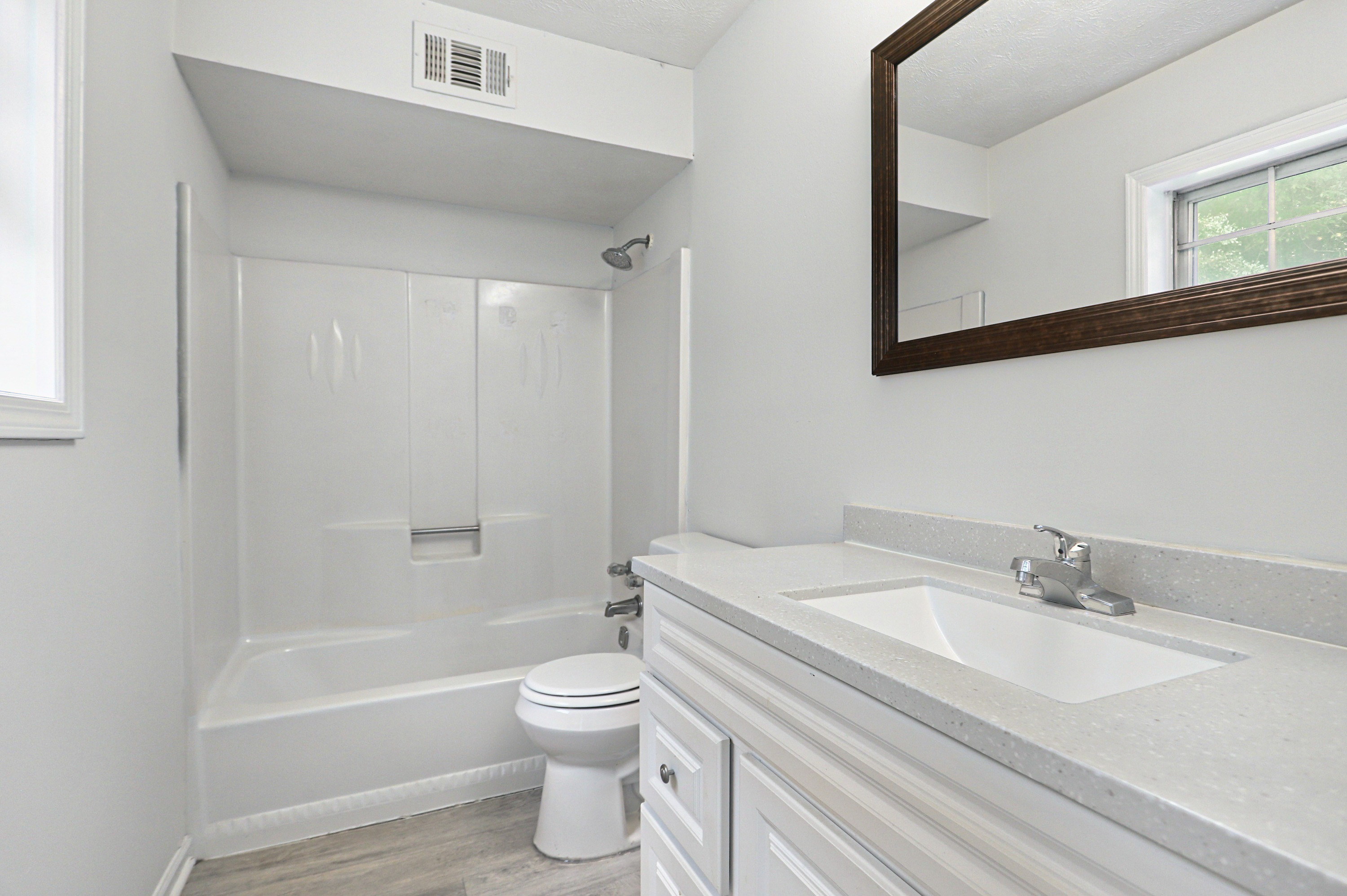 Photo 14 of 31 of 6379 Leverett Dr, Lithonia, GA