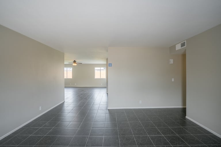 Photo 8 of 22 - 5732 W Michelle Dr, Glendale, AZ 85308
