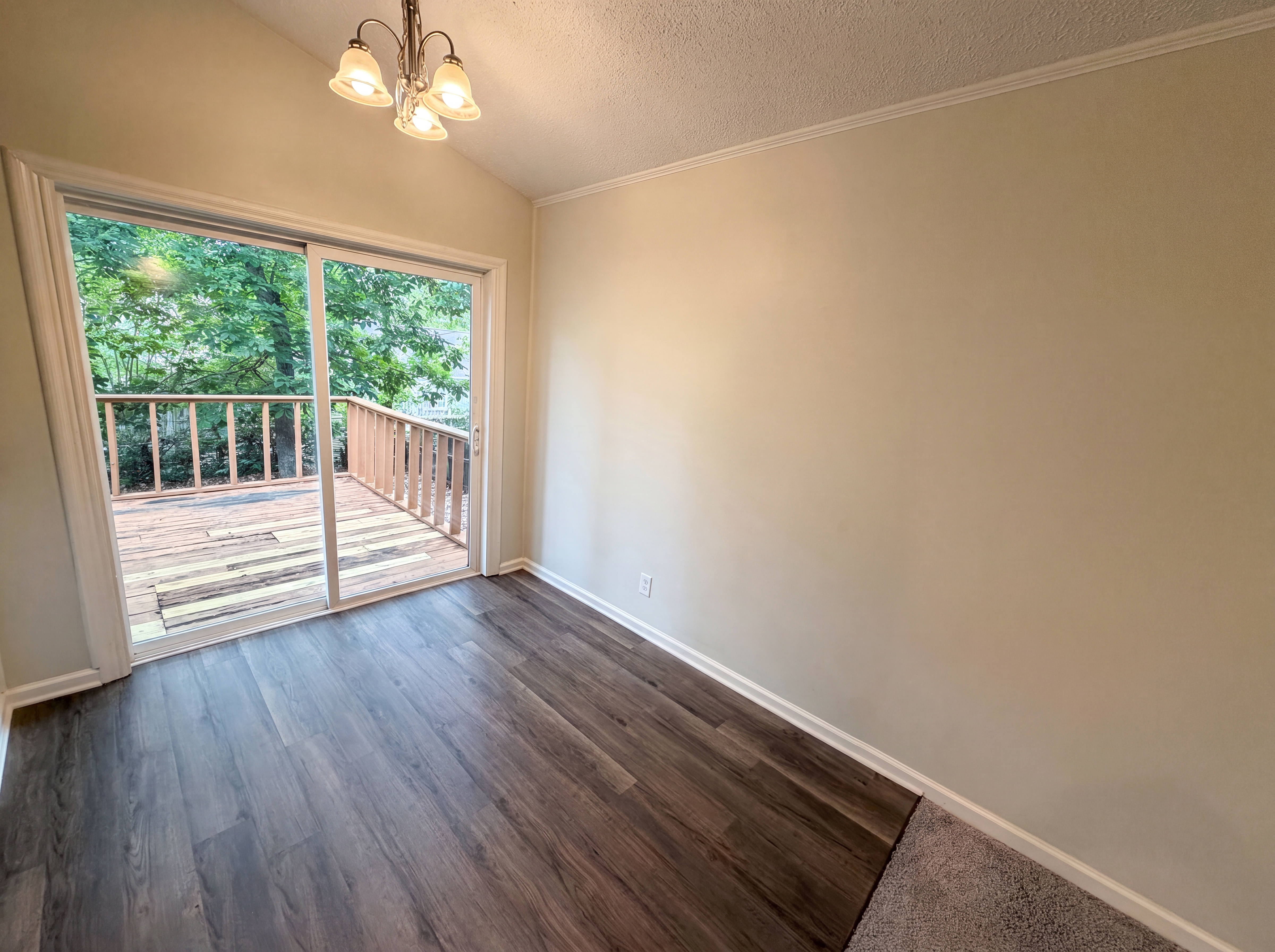 Photo 11 of 22 of 1820 Chantilly Dr, Columbia, SC