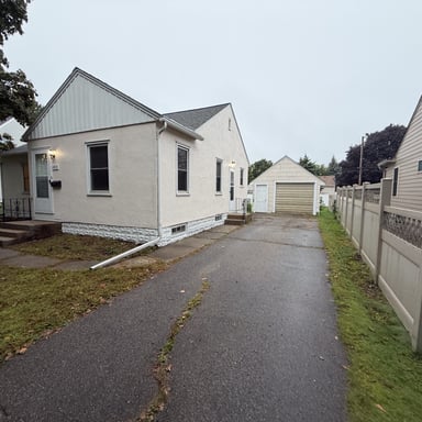 Property photo 1 of 1410 4th Ave SW