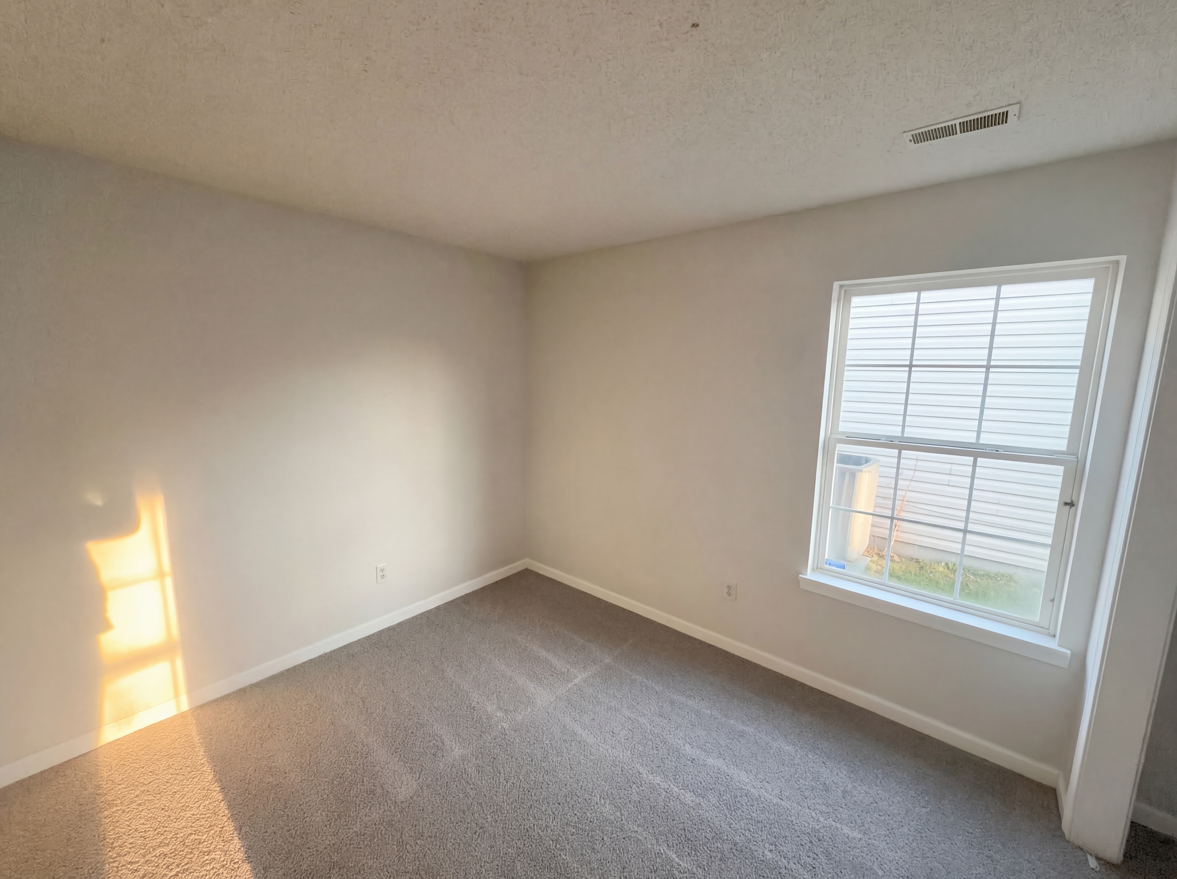 Photo 15 of 20 of 6654 Hazelhatch Dr, Indianapolis, IN