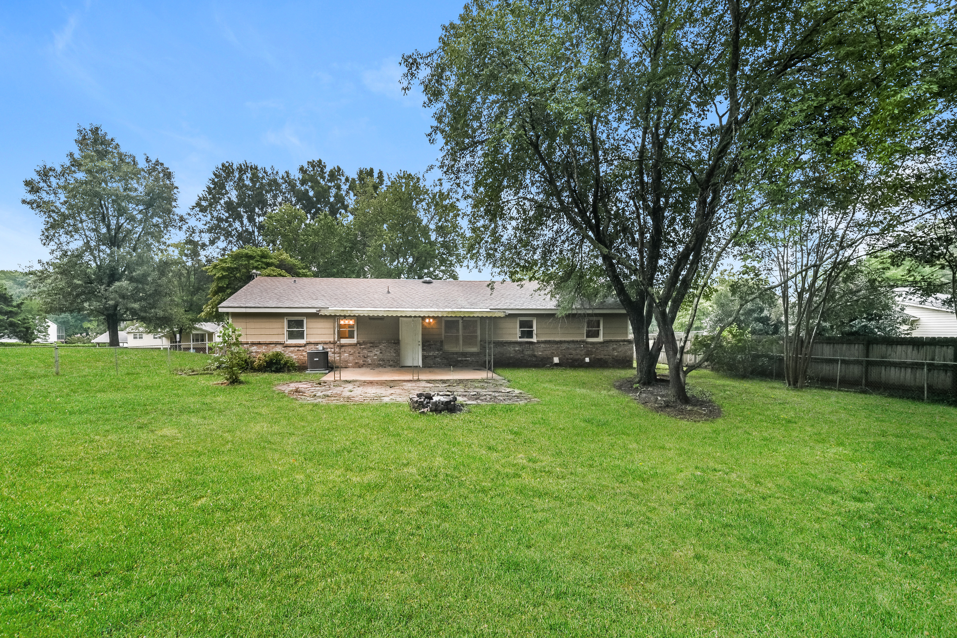 Photo 5 of 21 of 320 Aqua Dr, Forest City, NC