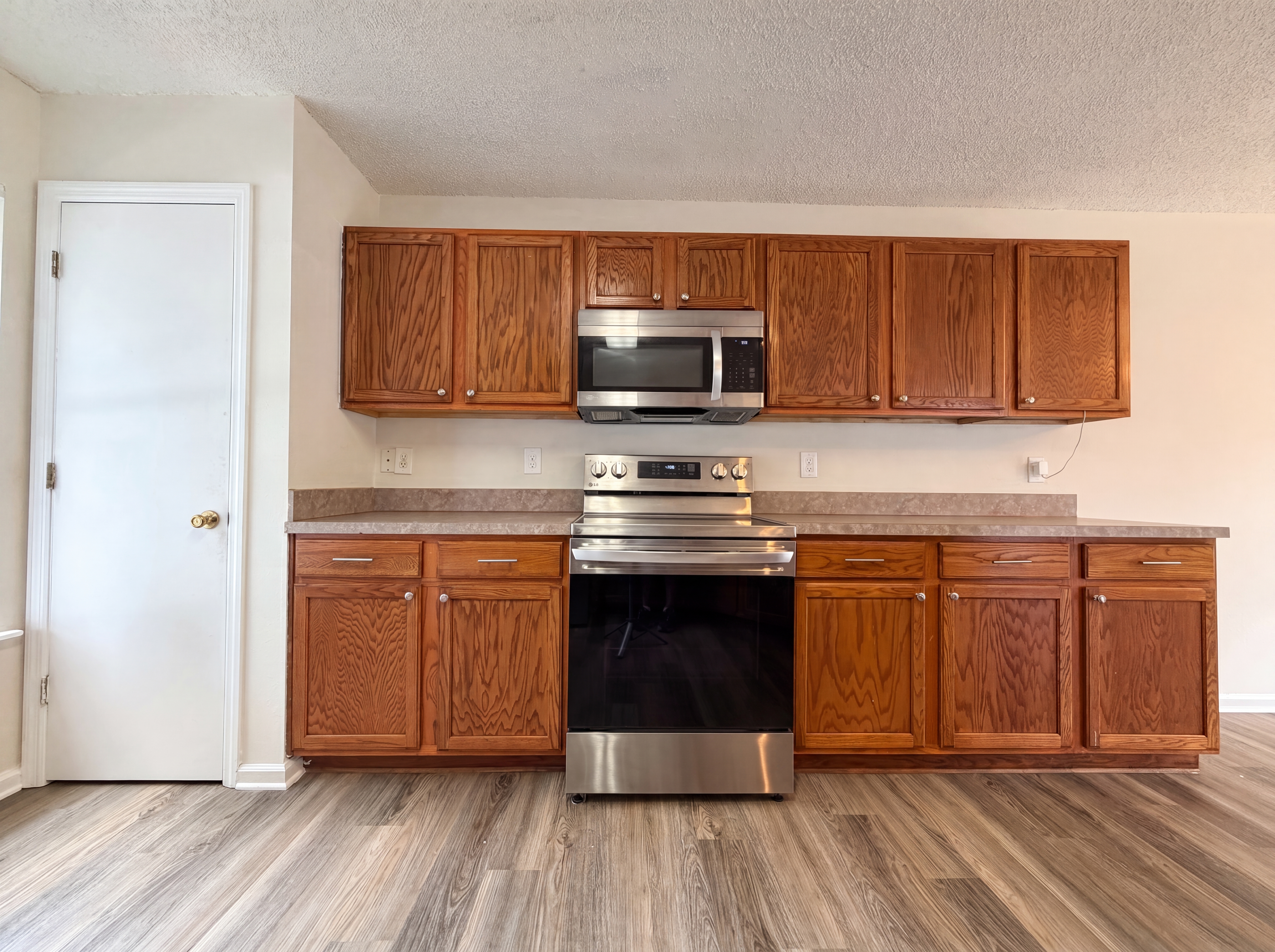 Photo 9 of 27 of 7002 Beekman Lake Dr, Jacksonville, FL