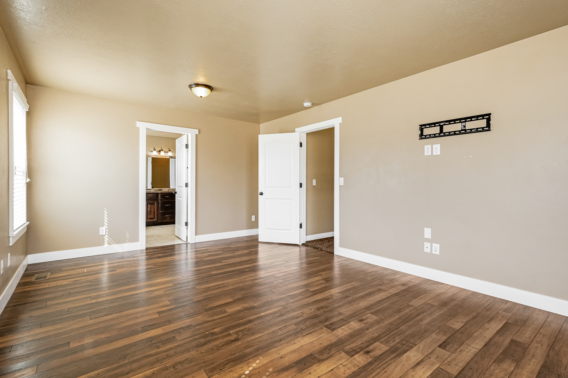 Photo 11 of 22 of 2997 N 3400 W, Ogden, UT