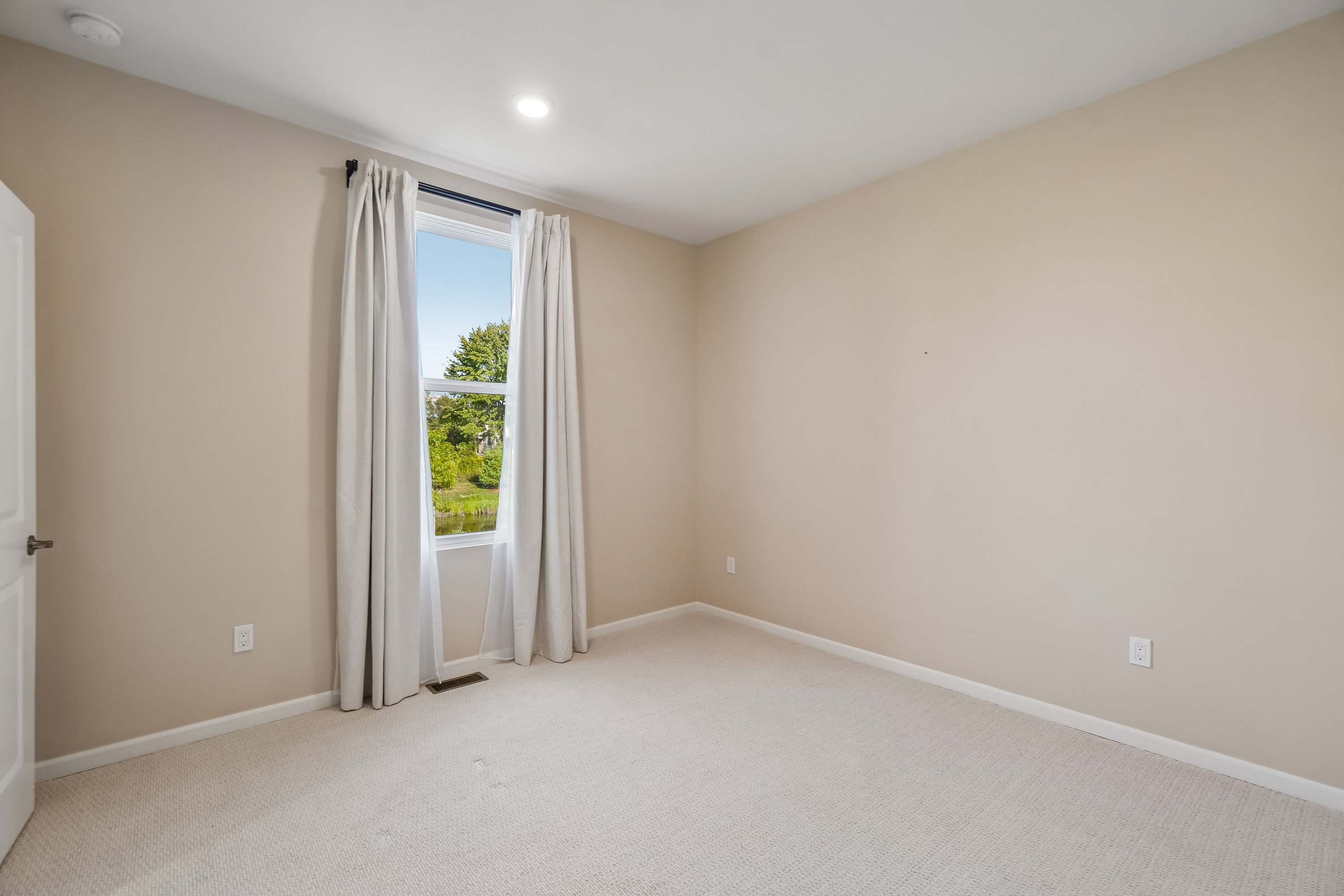 Photo 37 of 61 of 20942 Torbay Dr, Northville, MI