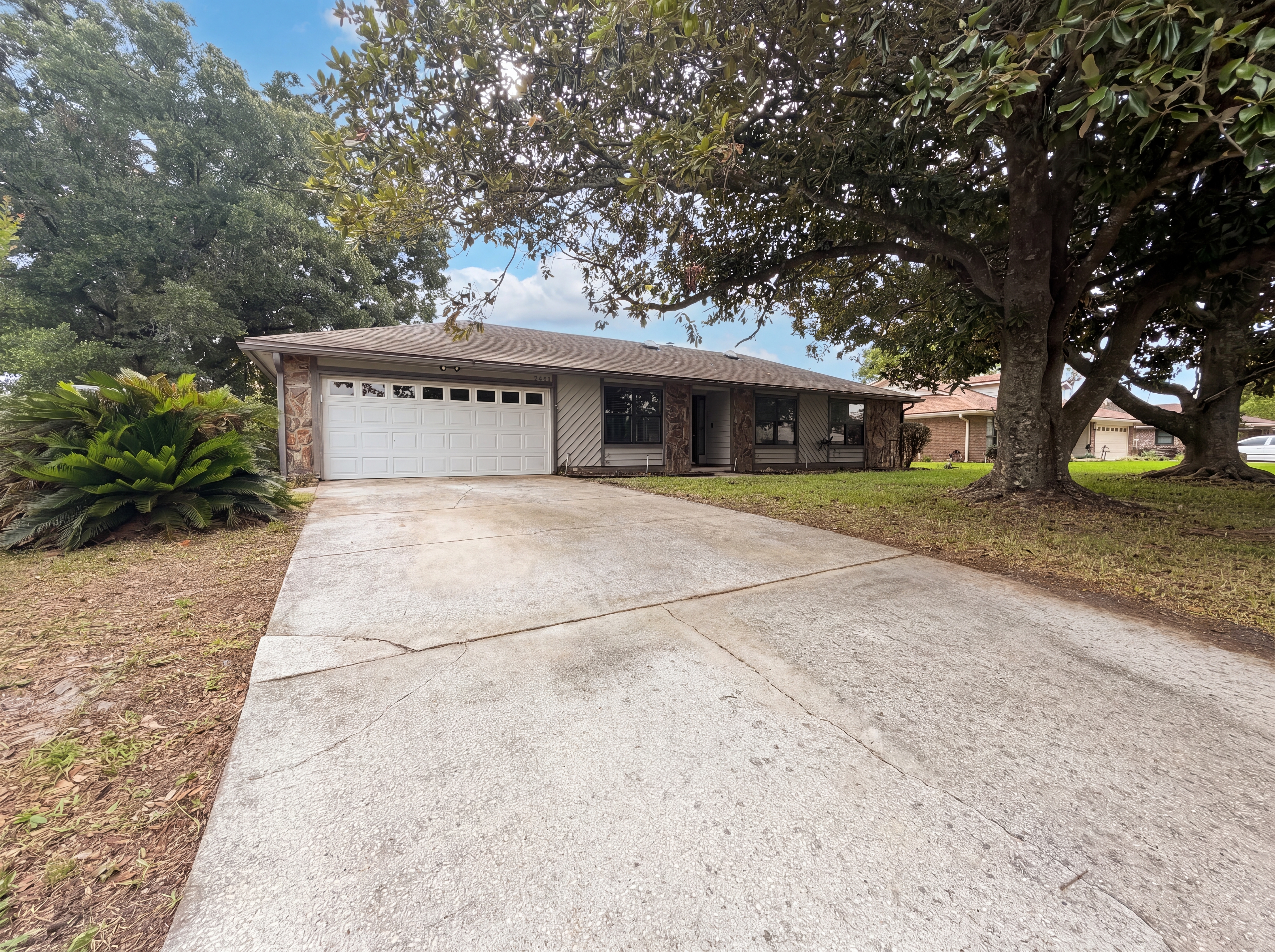Photo 14 of 17 of 2441 Longwood St, Orange Park, FL