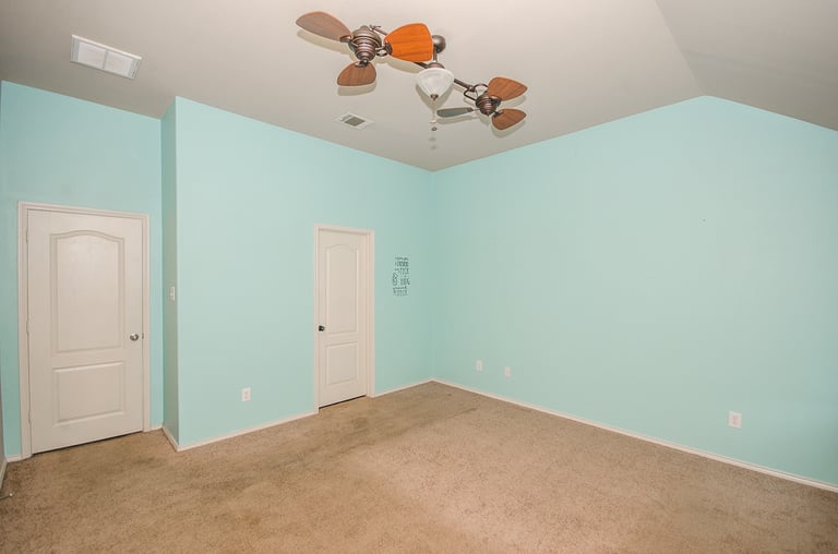 Photo 13 of 26 - 544 Kenilworth Ave, Little Elm, TX 75068