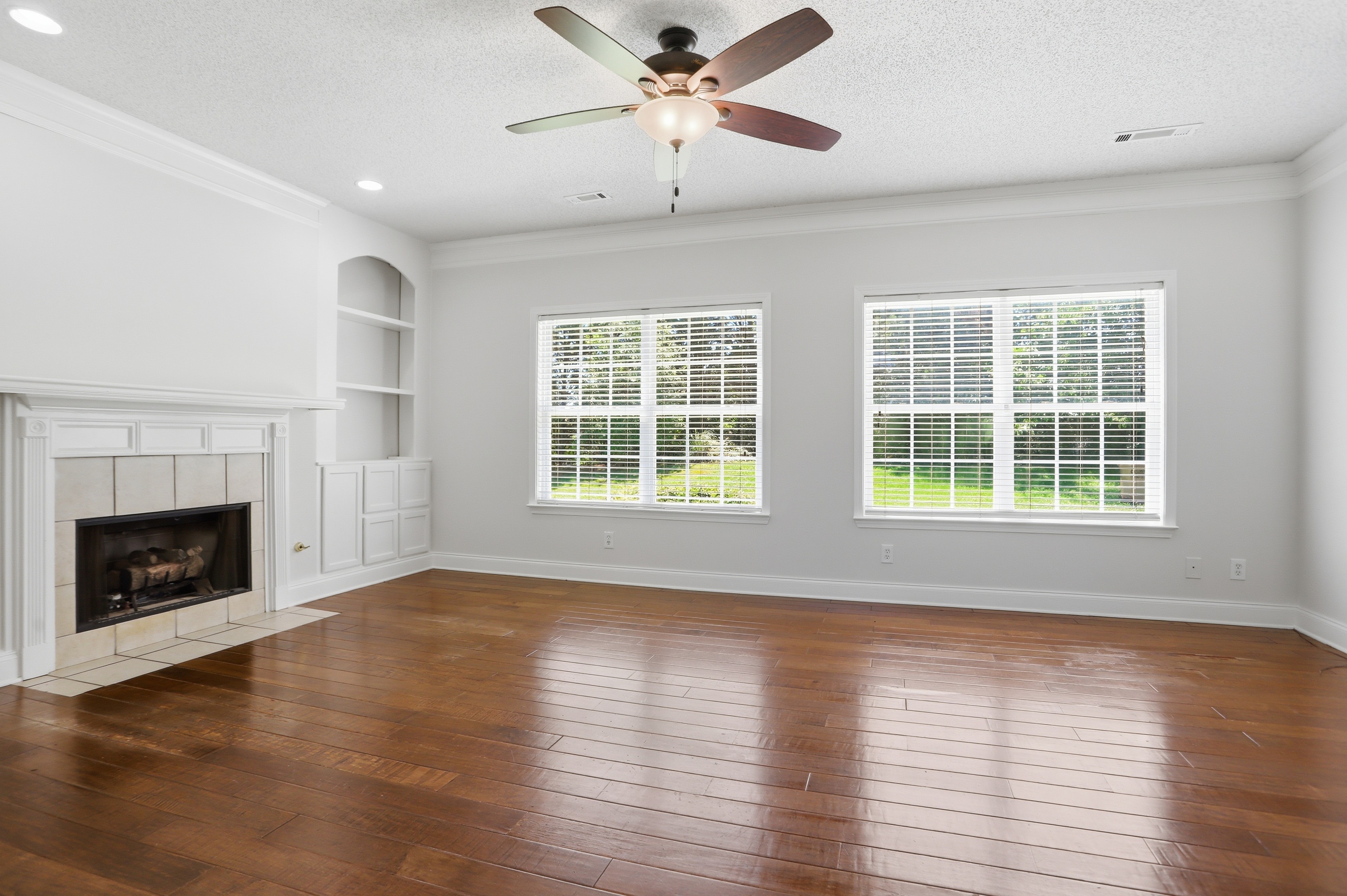 Photo 3 of 42 of 640 Autumn Leaf Cir, McDonough, GA