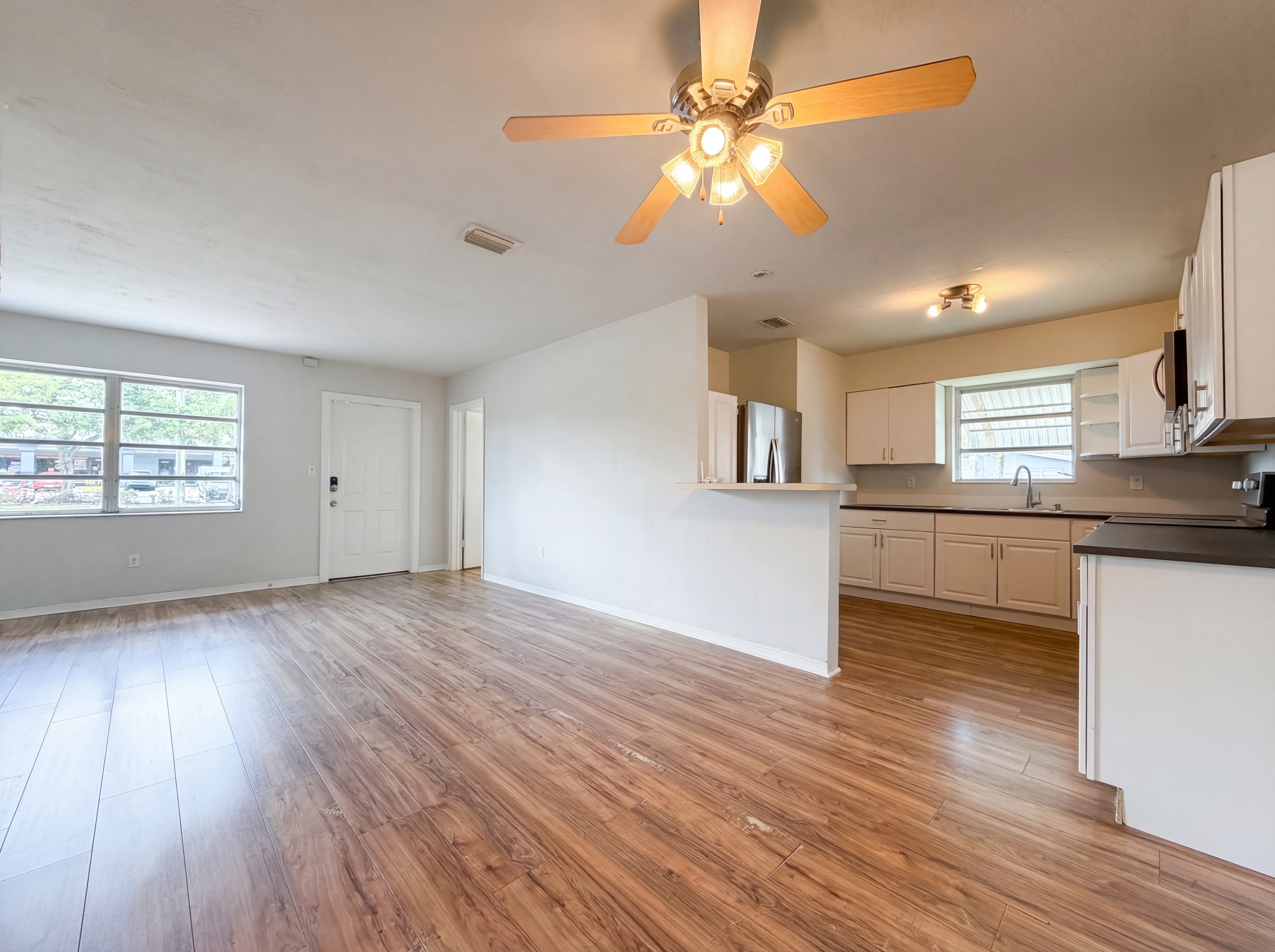 Photo 7 of 17 of 5921 SW 41st St, West Park, FL