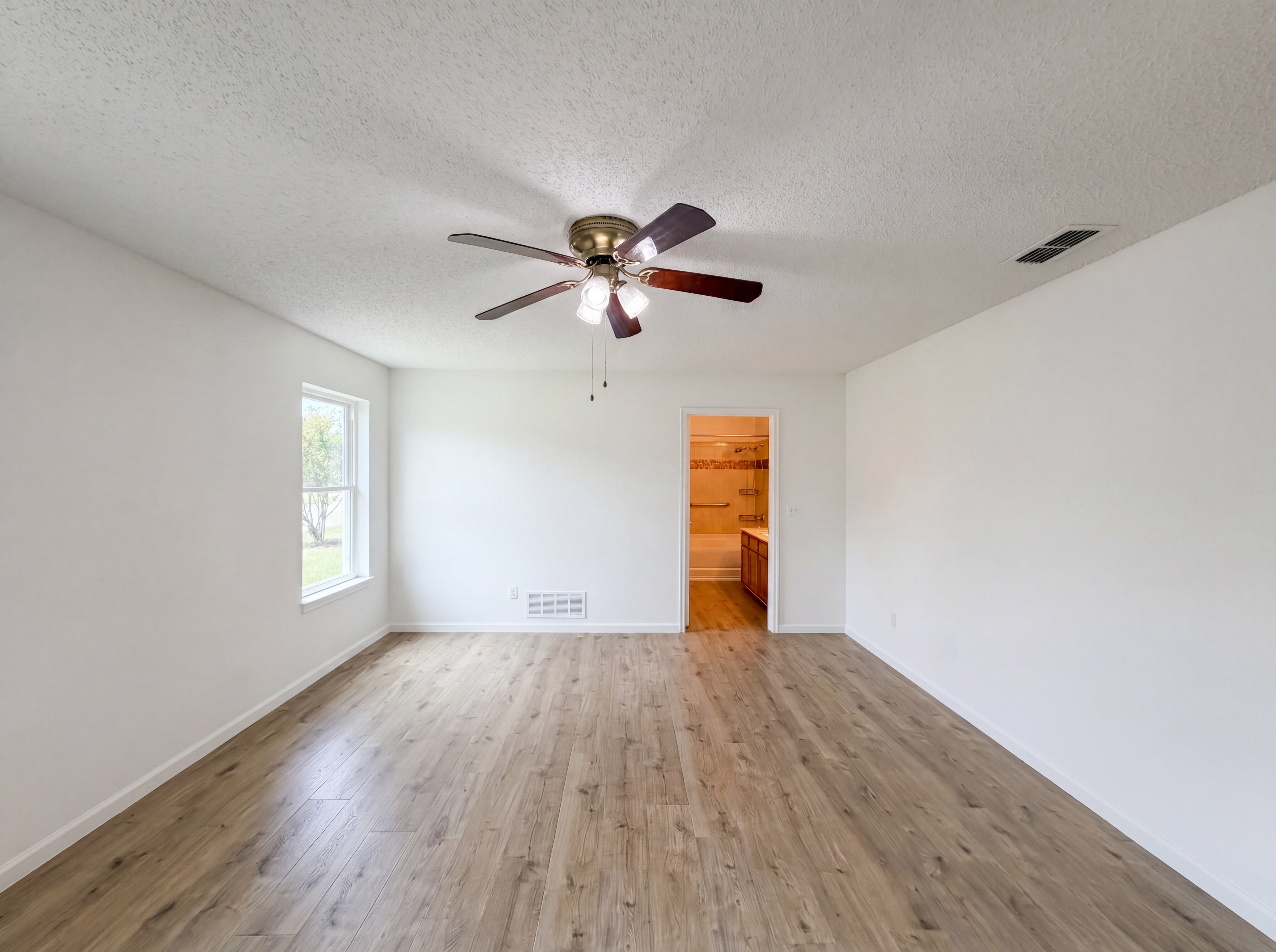 Photo 14 of 22 of 4700 Maryannes Meadow Dr, Fort Worth, TX