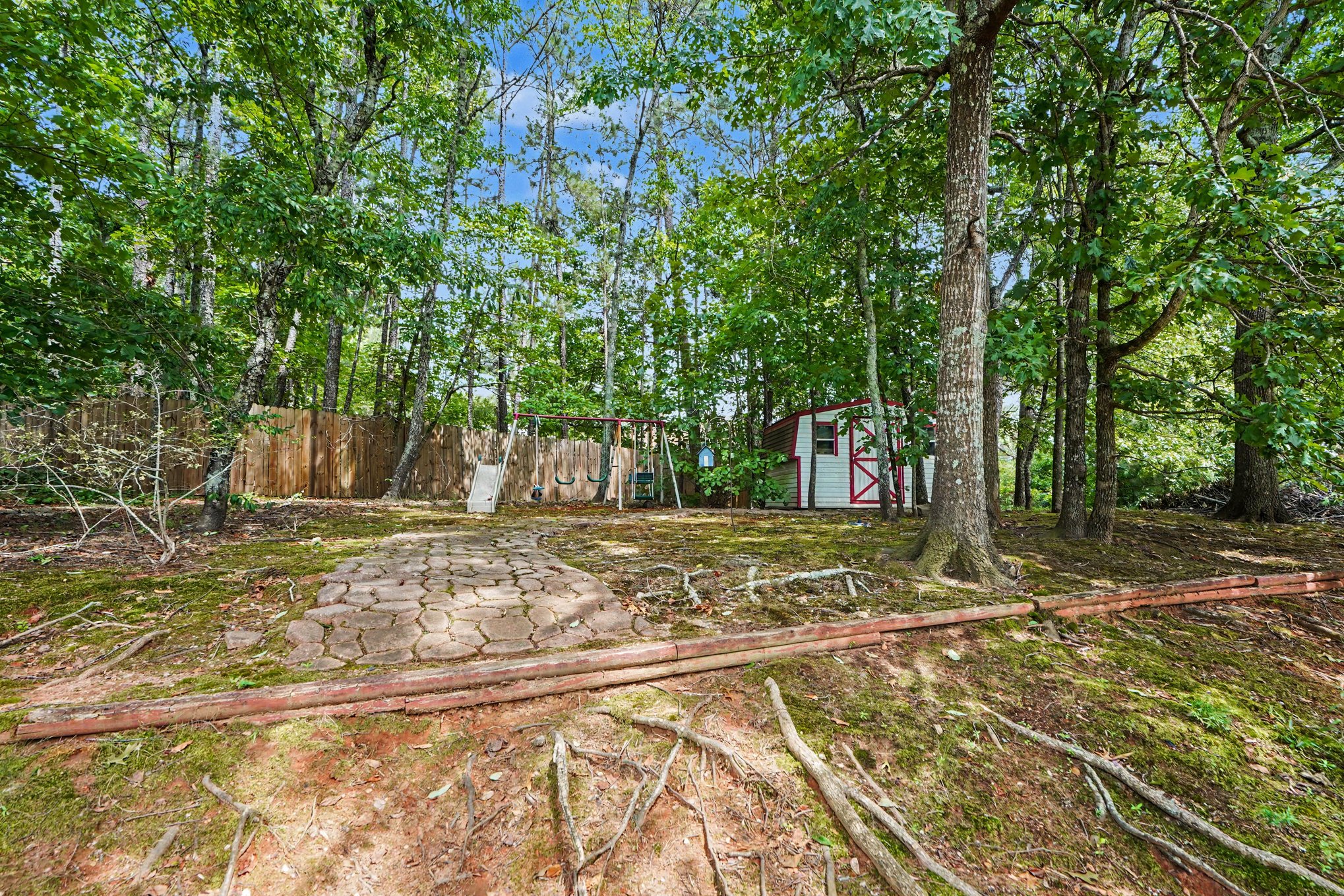 Photo 18 of 20 of 10502 Irongate Ln, Jonesboro, GA