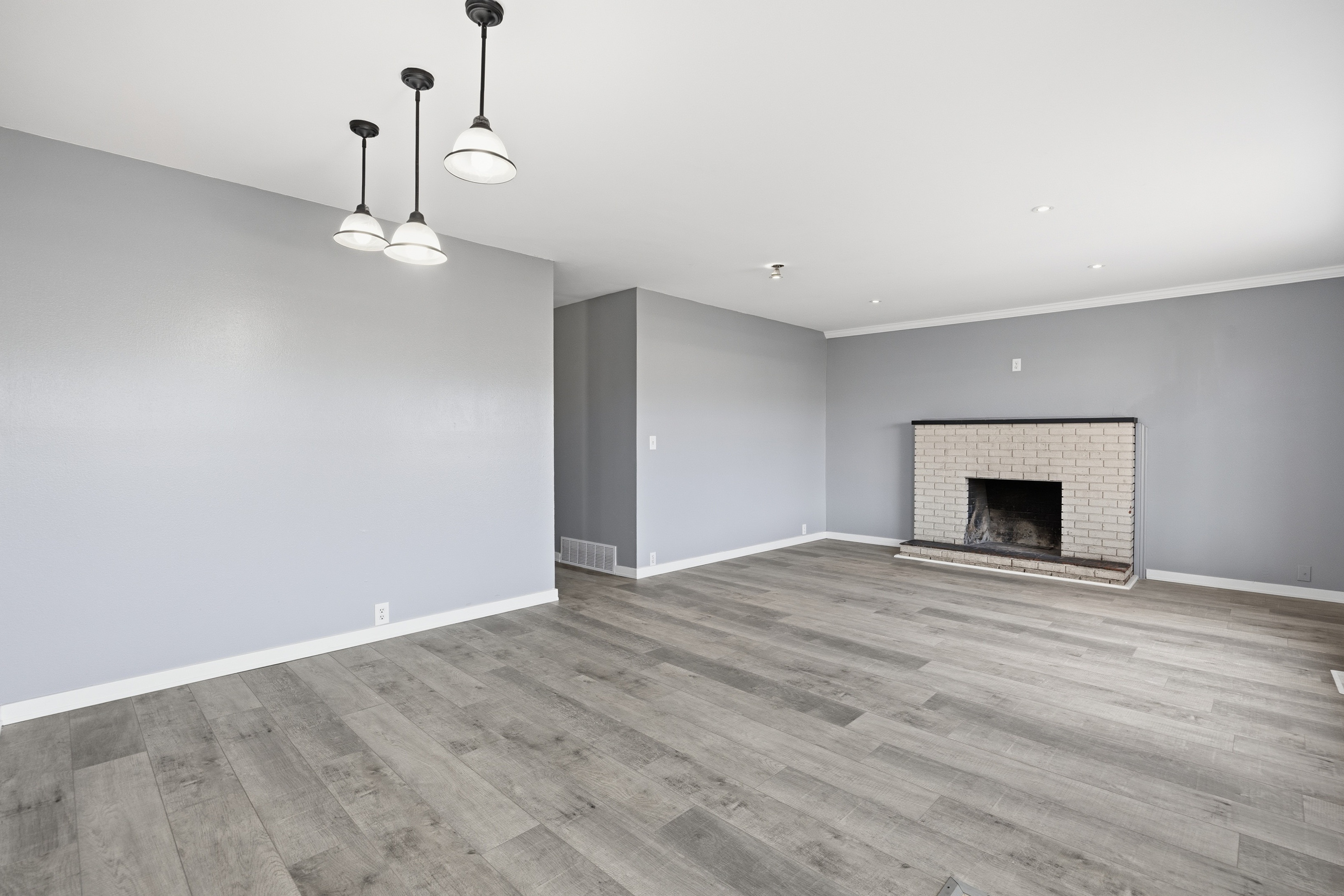 Photo 3 of 40 of 1014 Fosdick Dr, Colorado Springs, CO